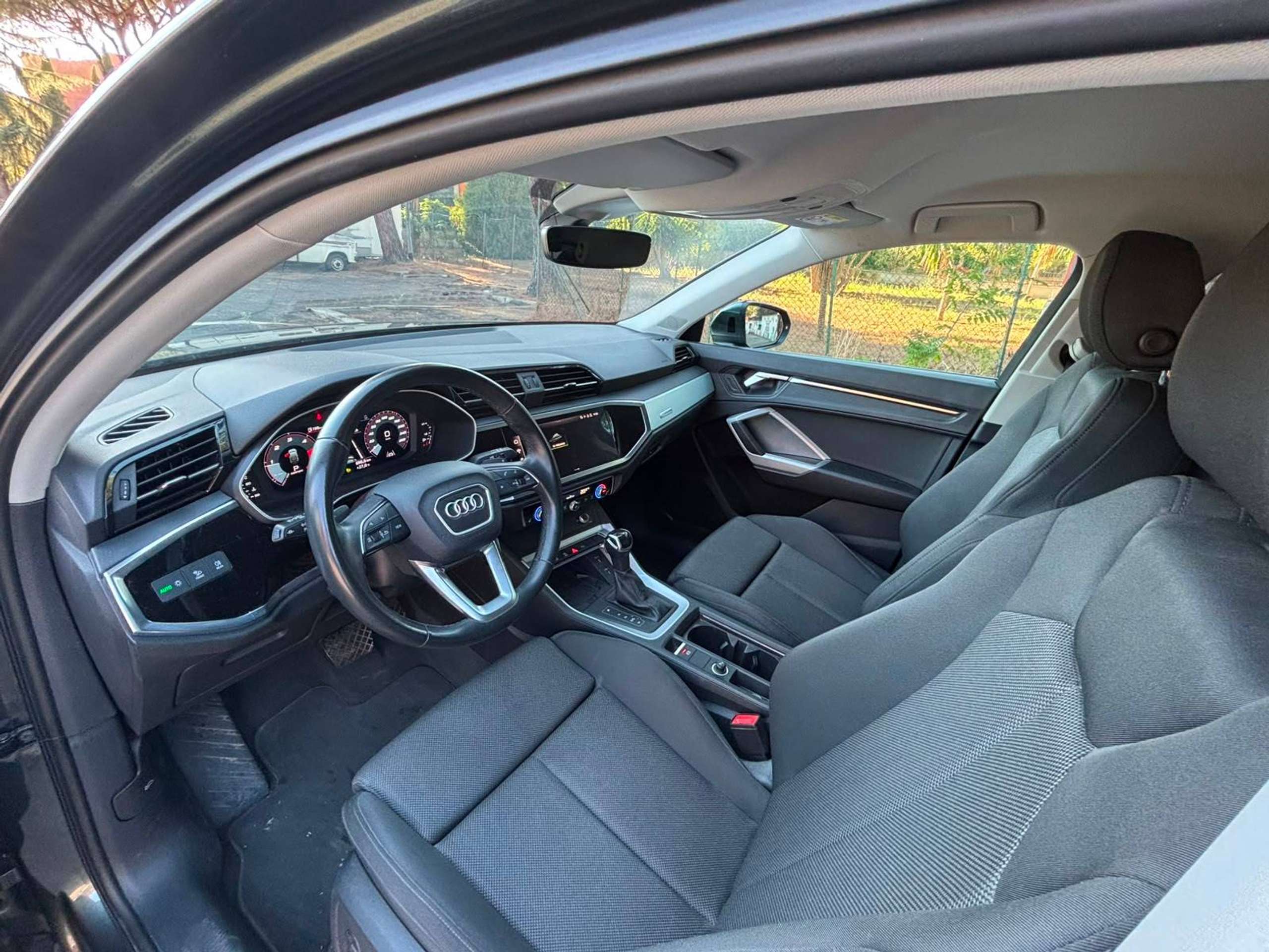 Vehicle photo 14