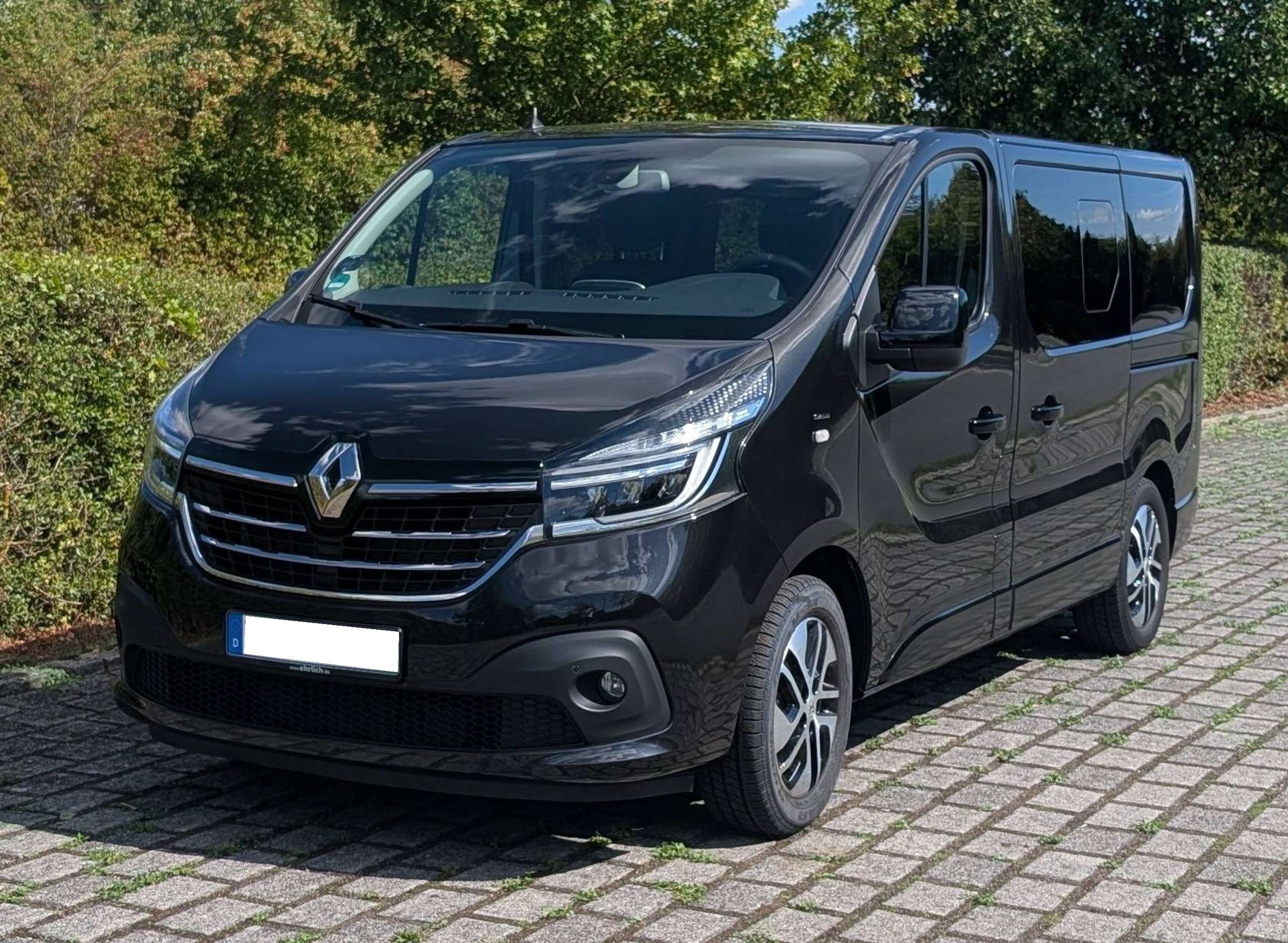 Vehicle photo 3