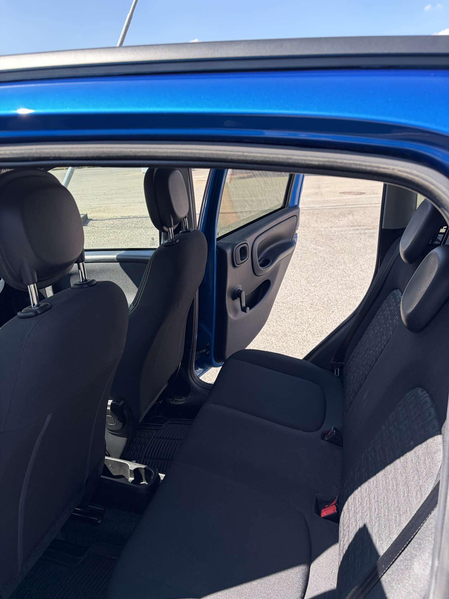 Vehicle photo 14