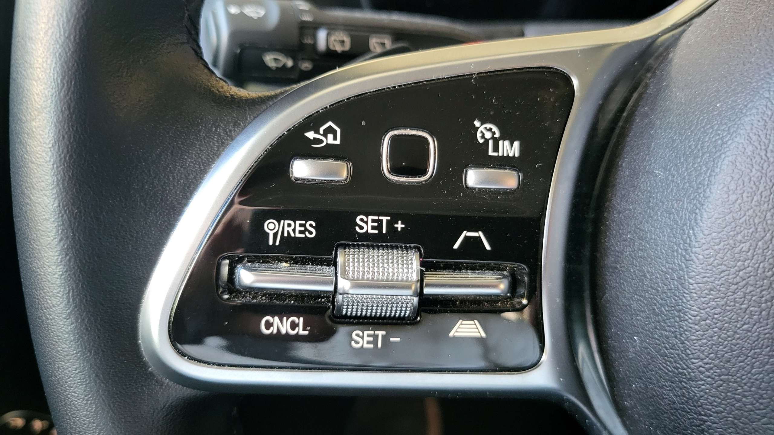 Vehicle photo 15
