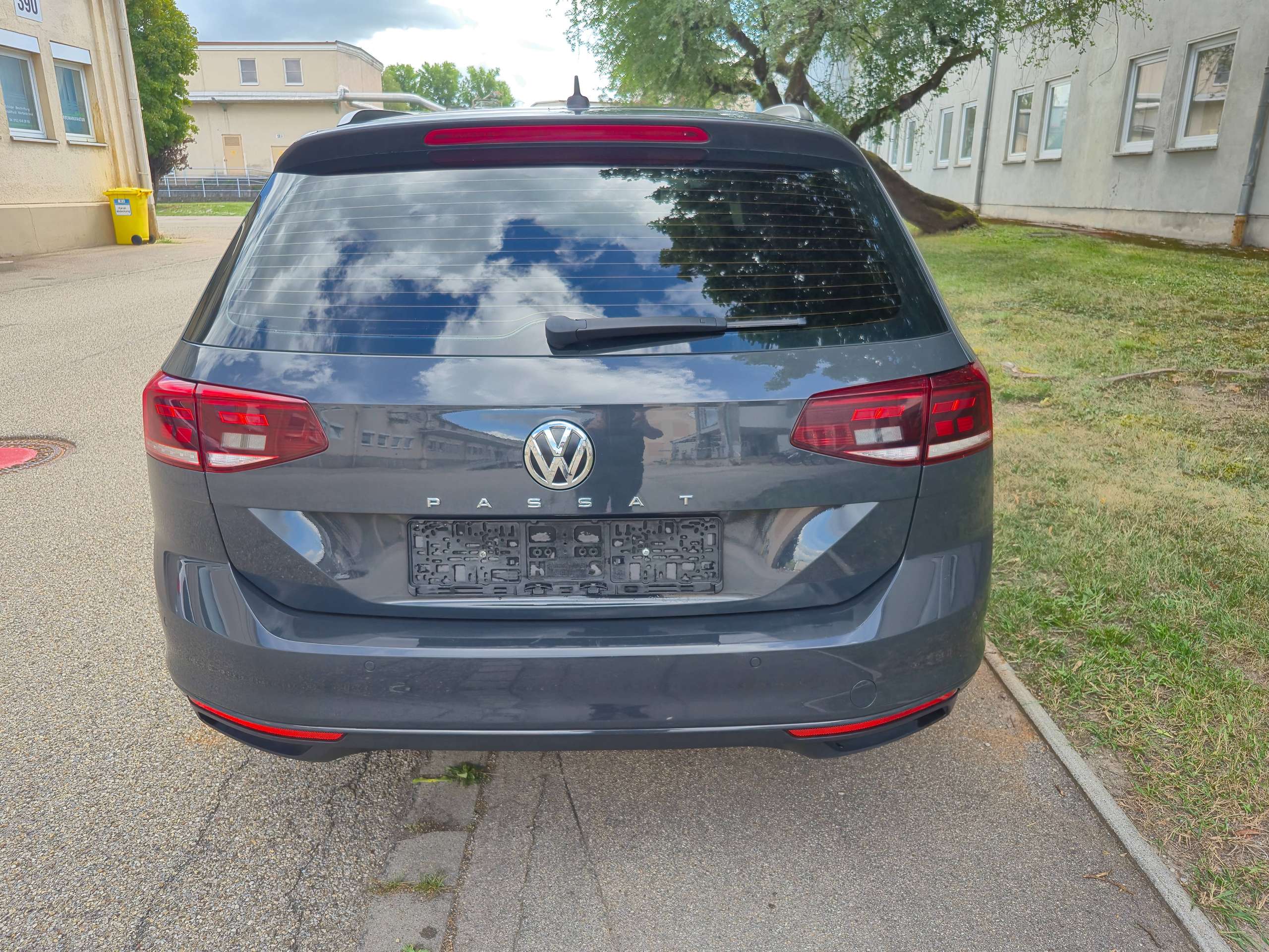 Vehicle photo 6