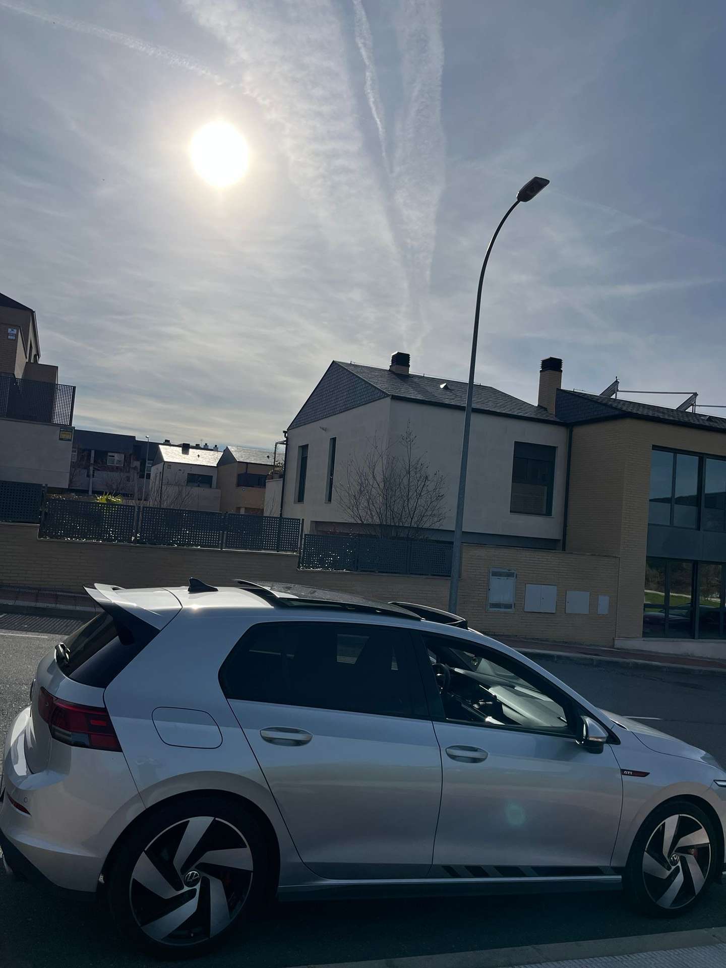 Vehicle photo 17