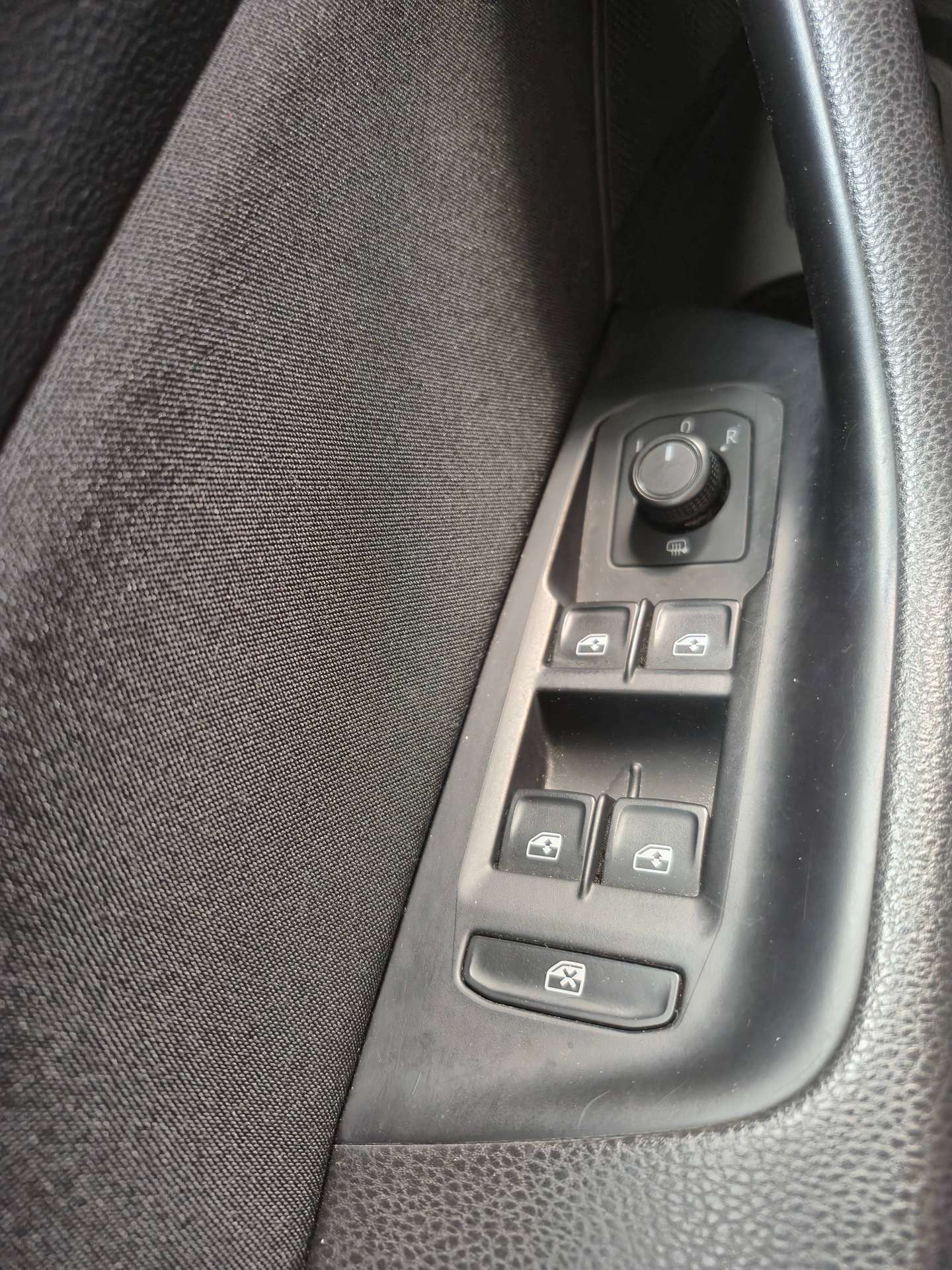 Vehicle photo 14