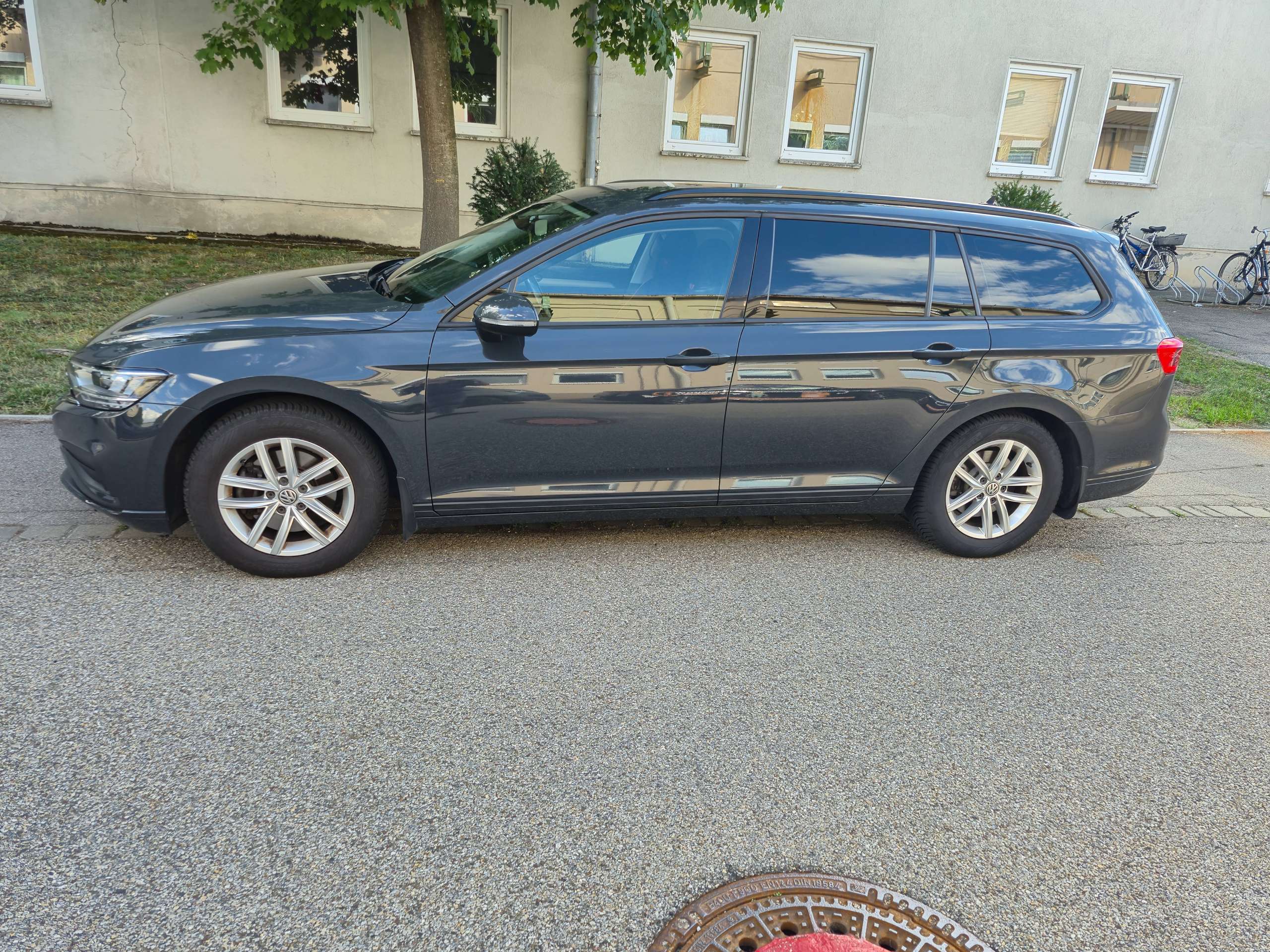 Vehicle photo 3