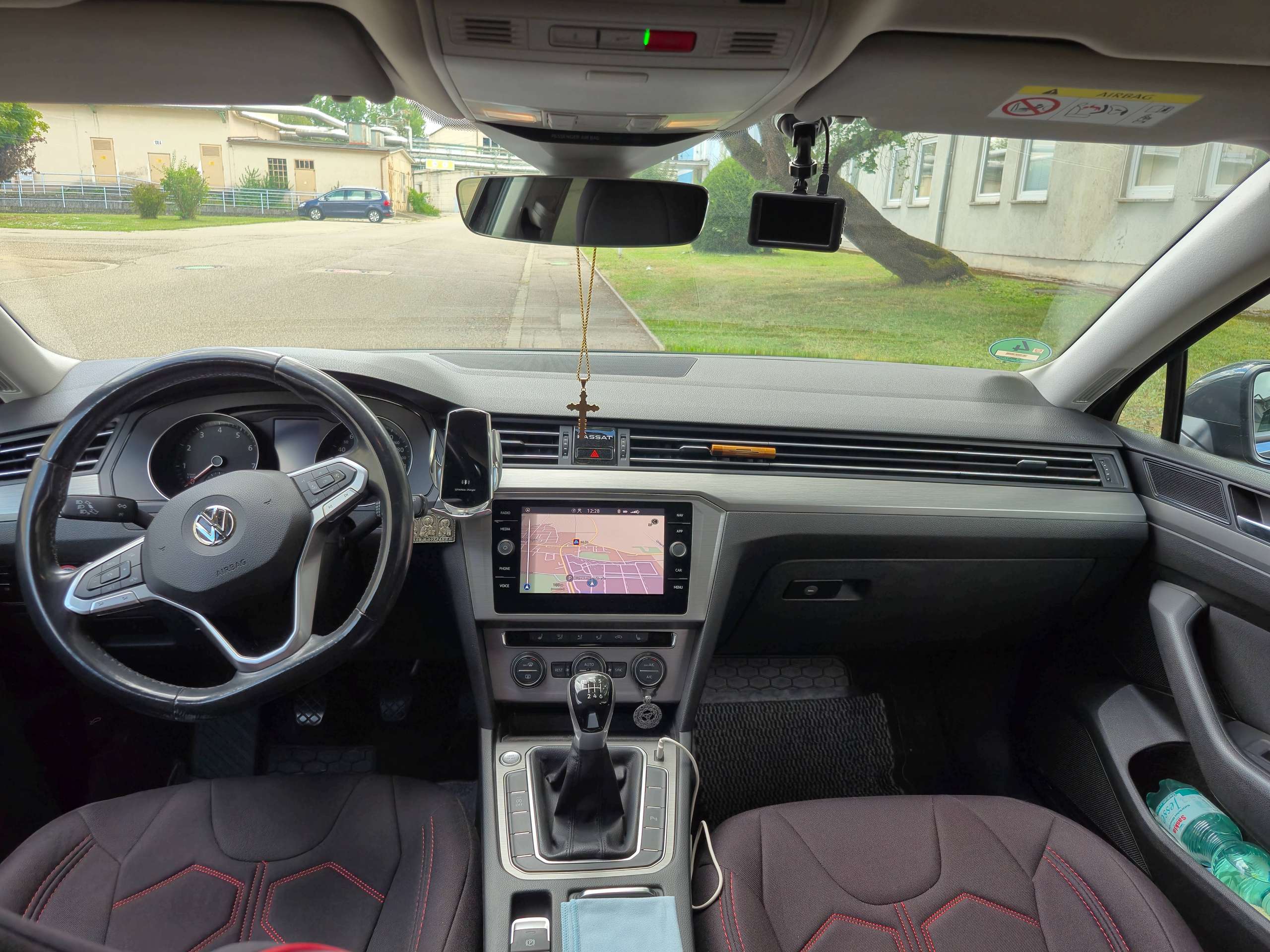 Vehicle photo 11