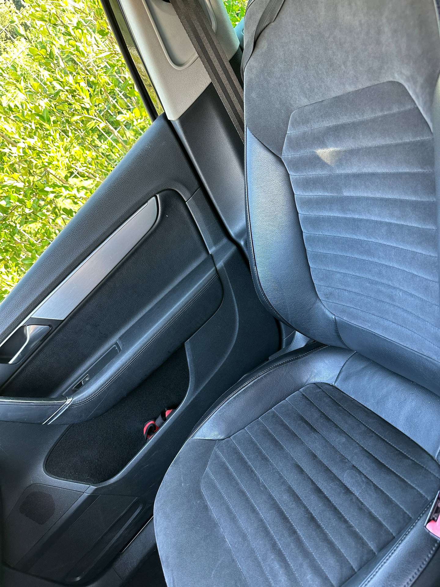 Vehicle photo 27