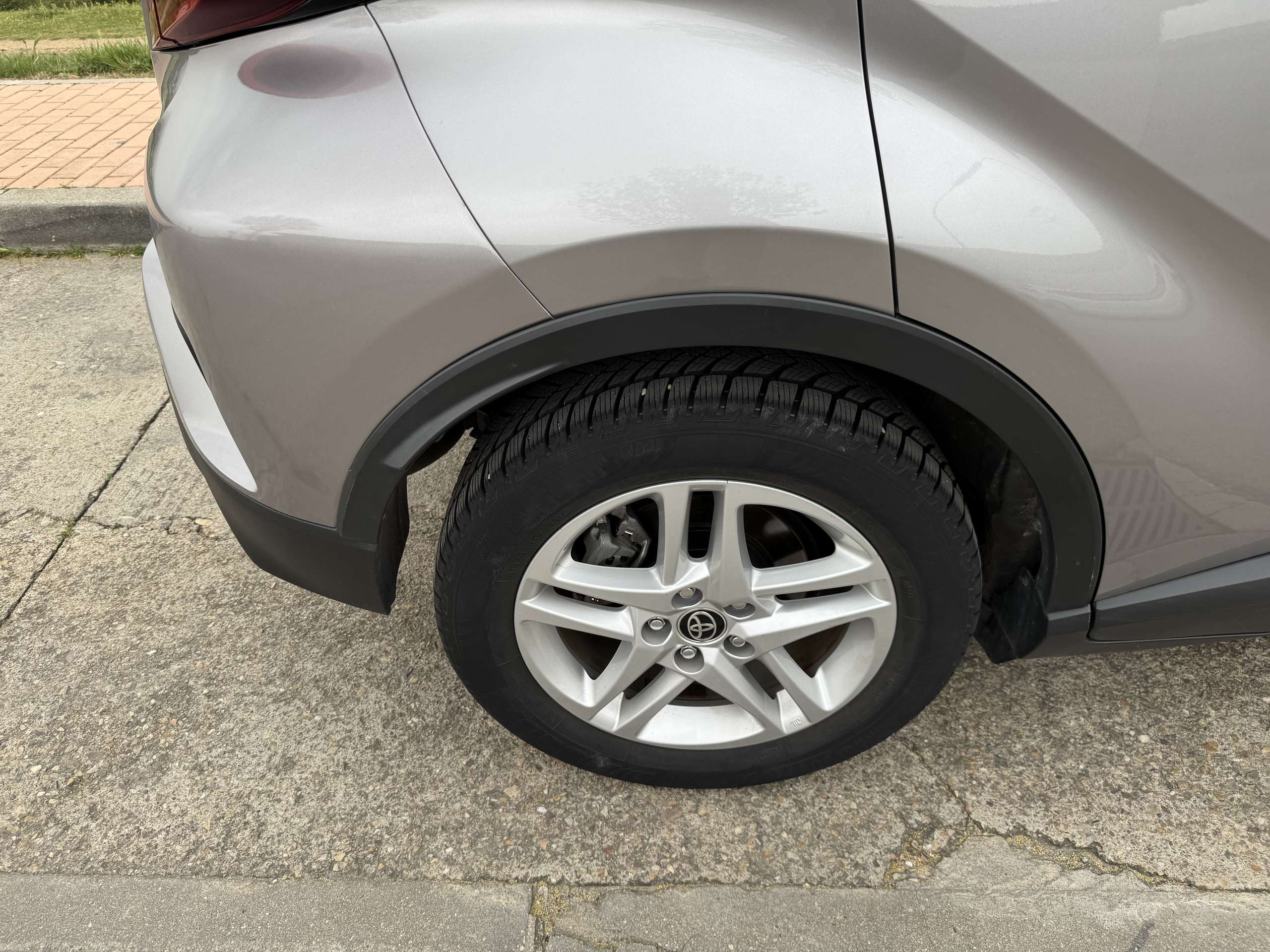 Vehicle photo 7