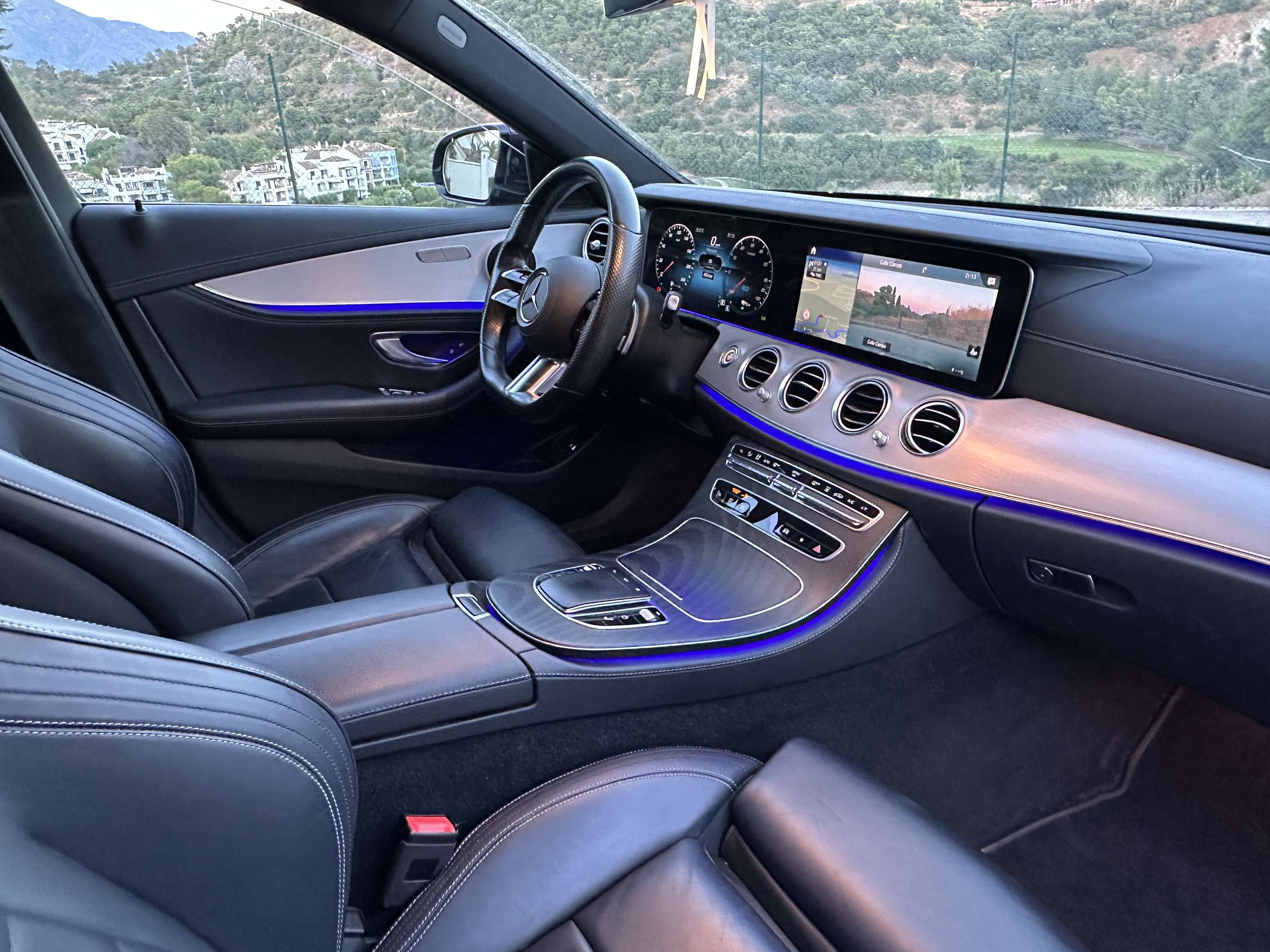 Vehicle photo 11