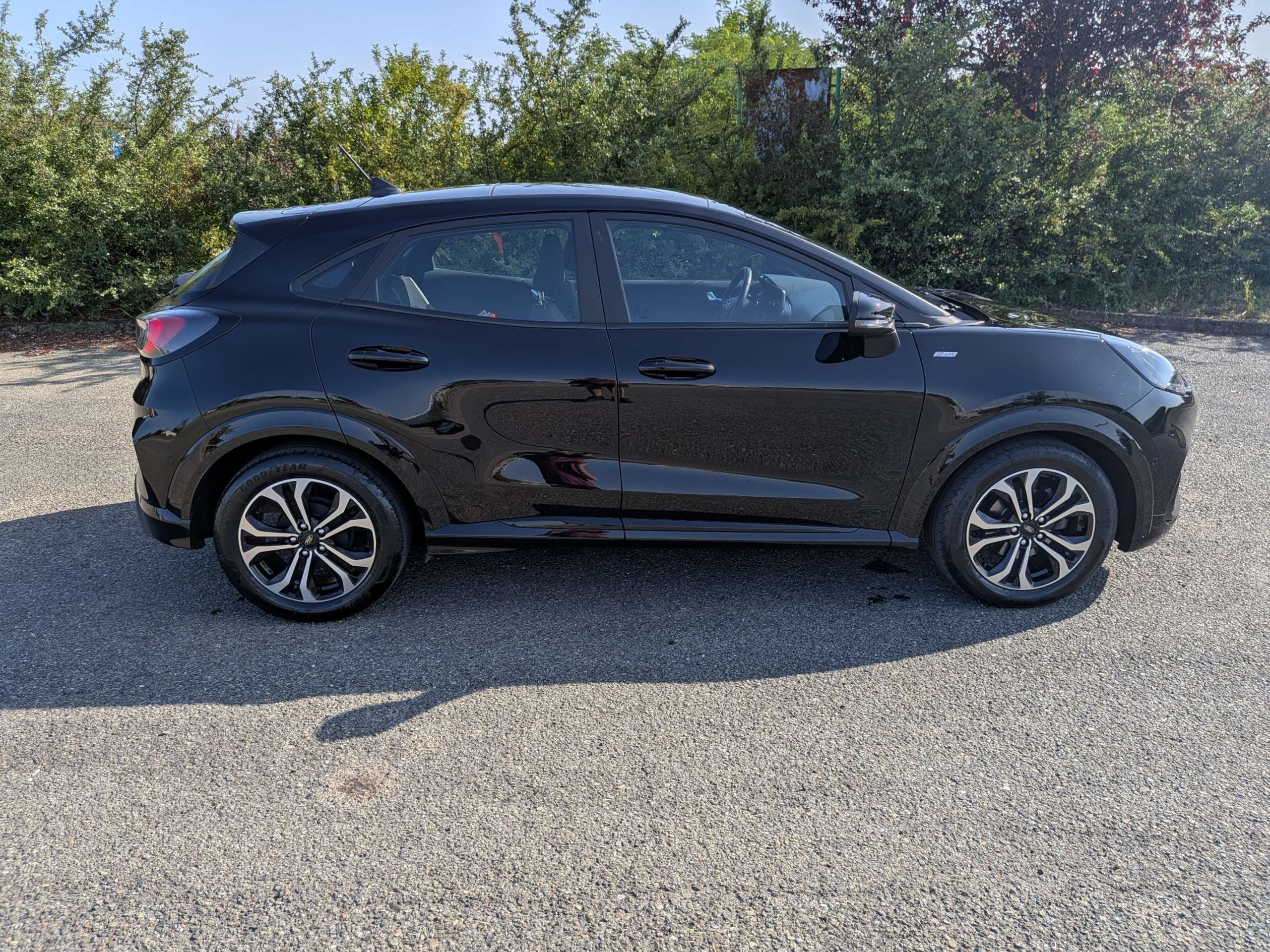 Vehicle photo 4