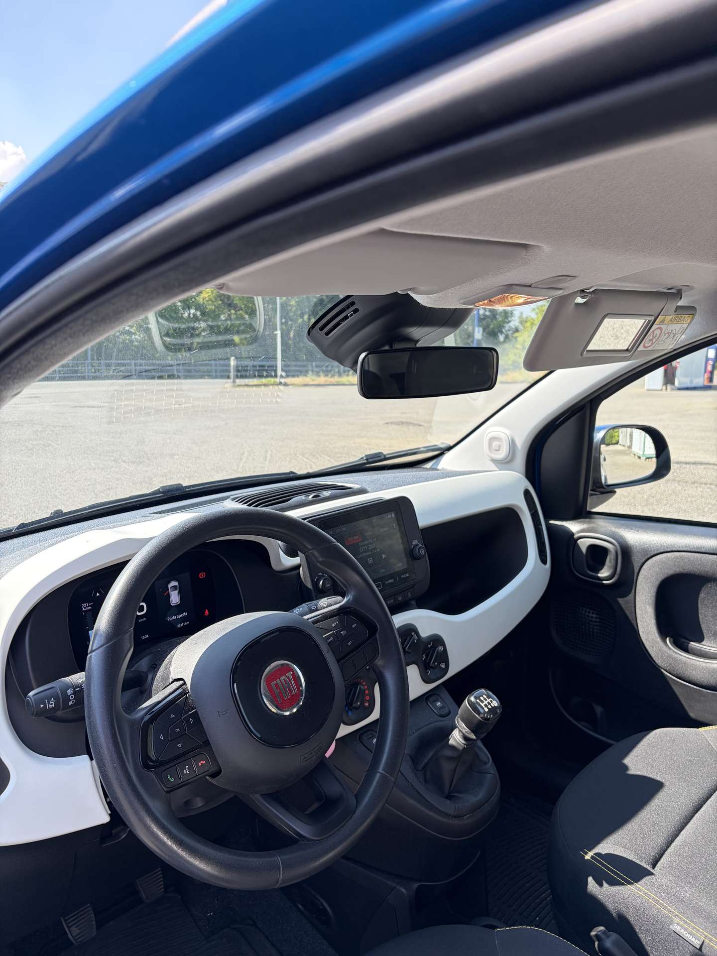 Vehicle photo 9
