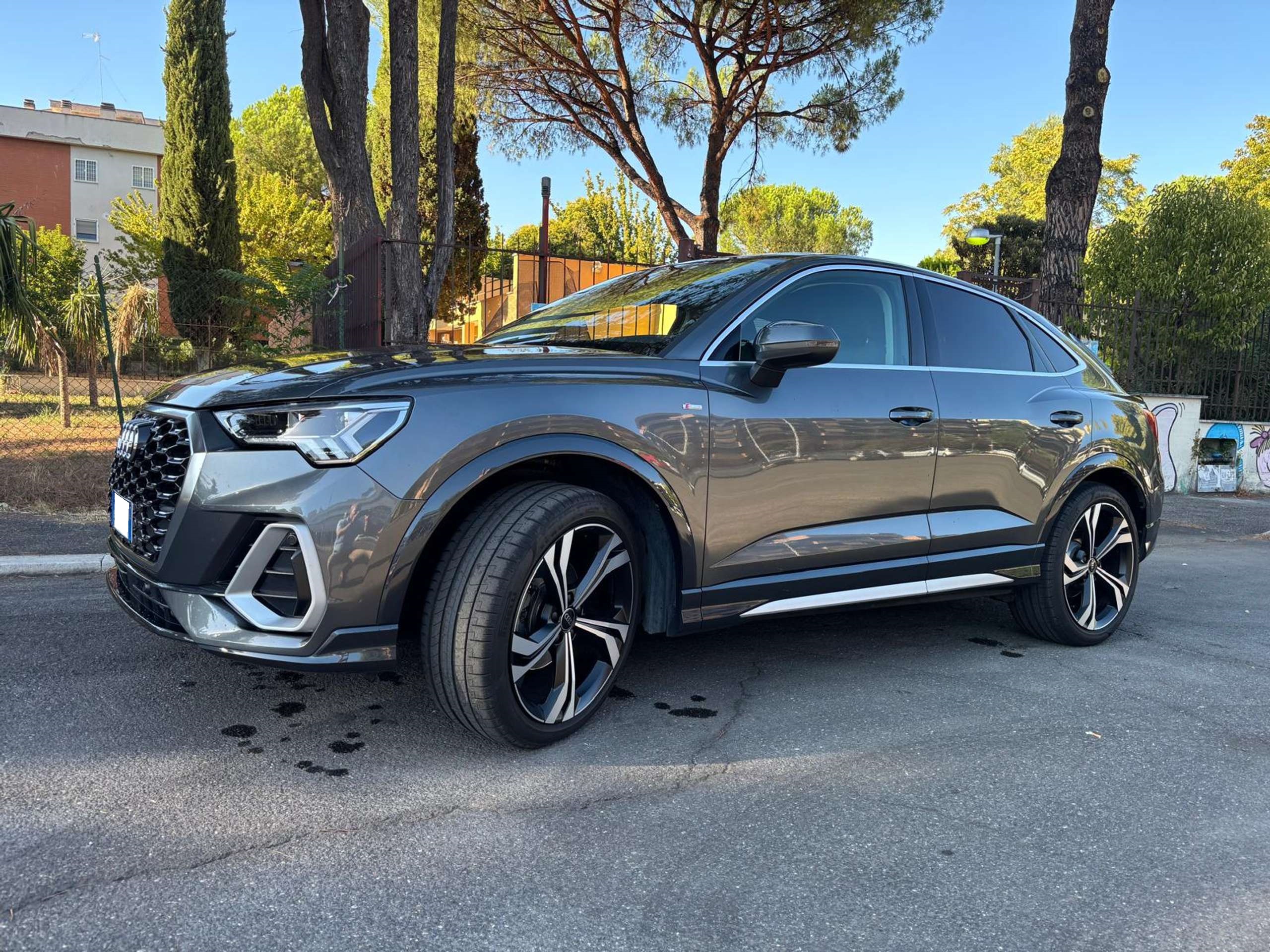 Vehicle photo 5
