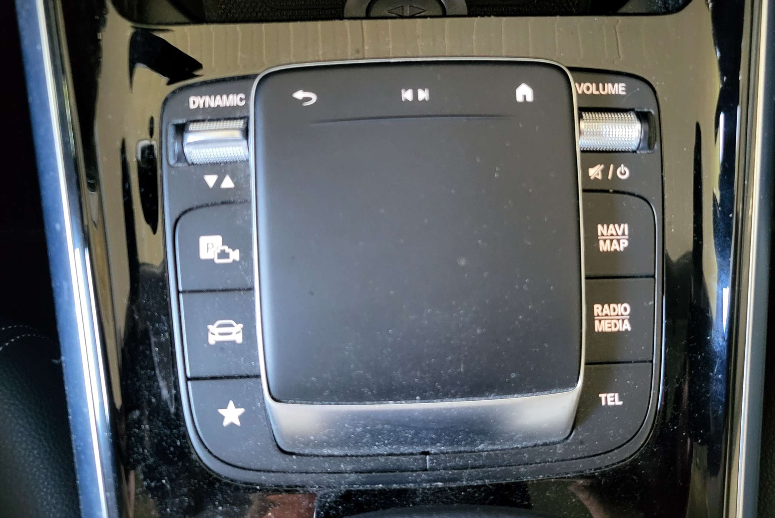 Vehicle photo 12