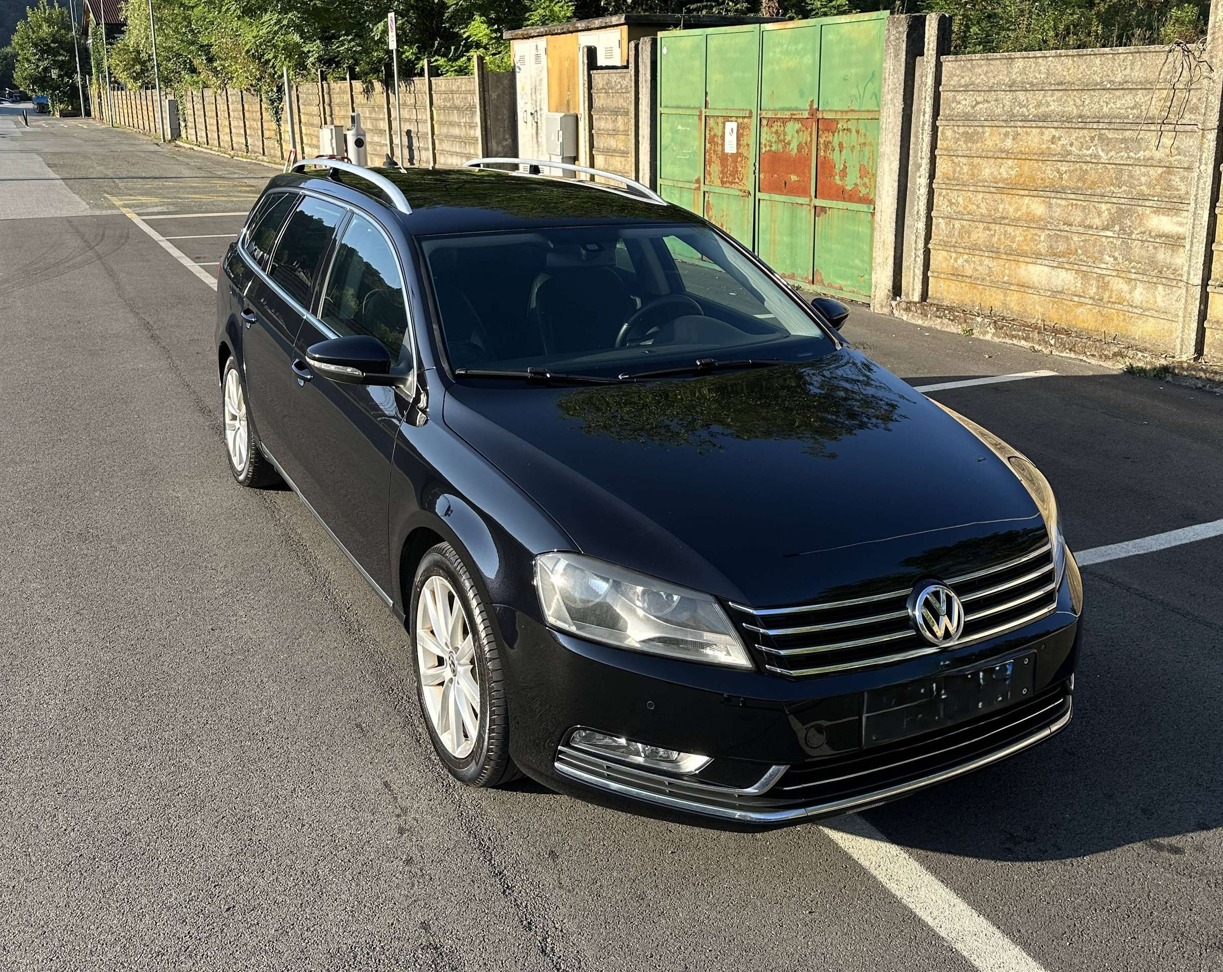 Vehicle photo 19