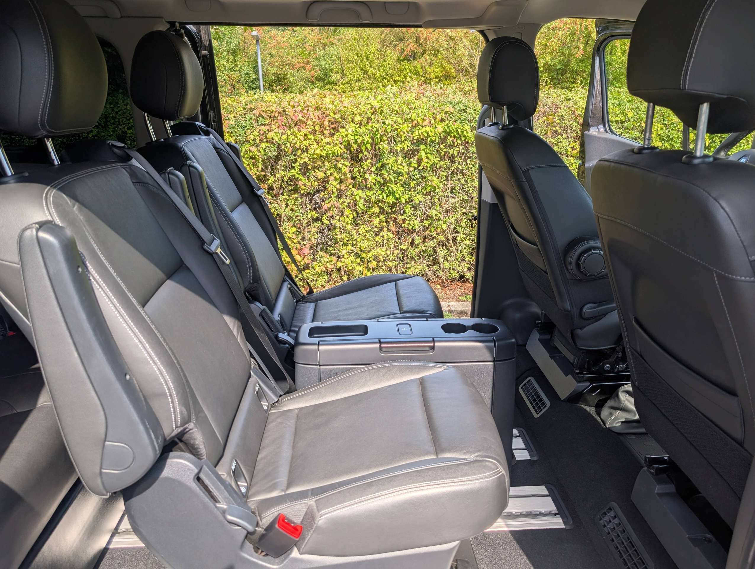 Vehicle photo 10