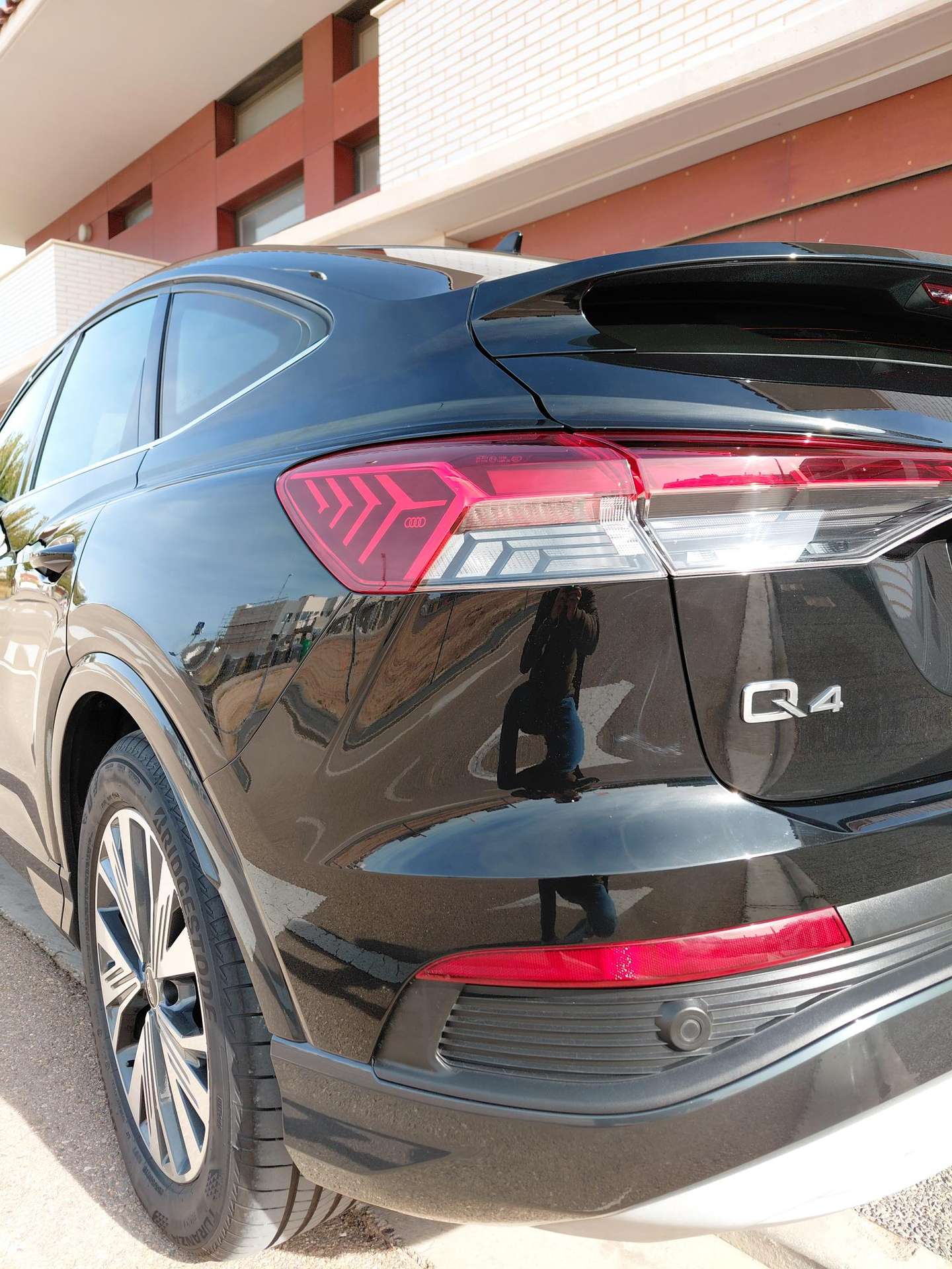 Vehicle photo 19