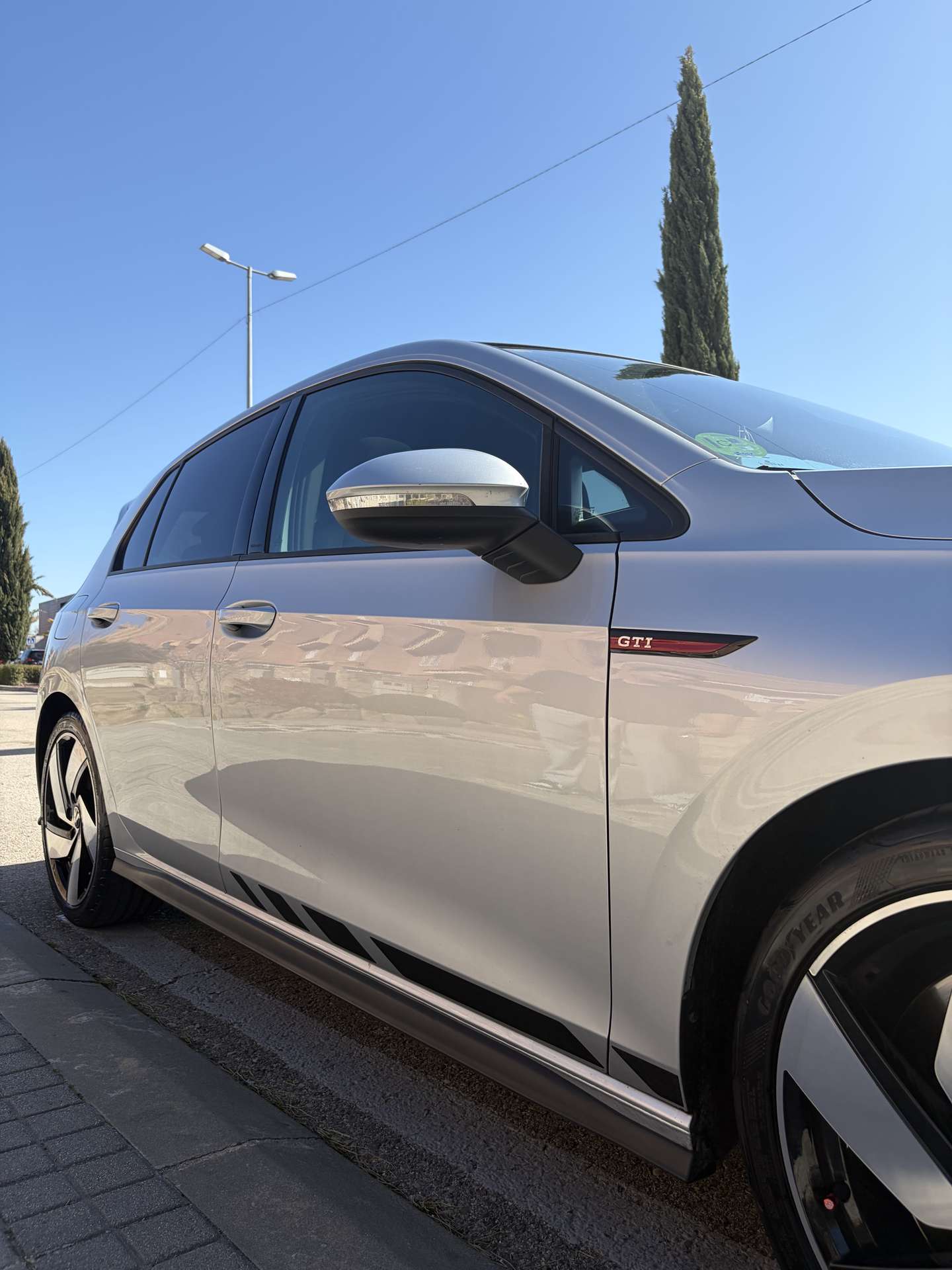 Vehicle photo 12