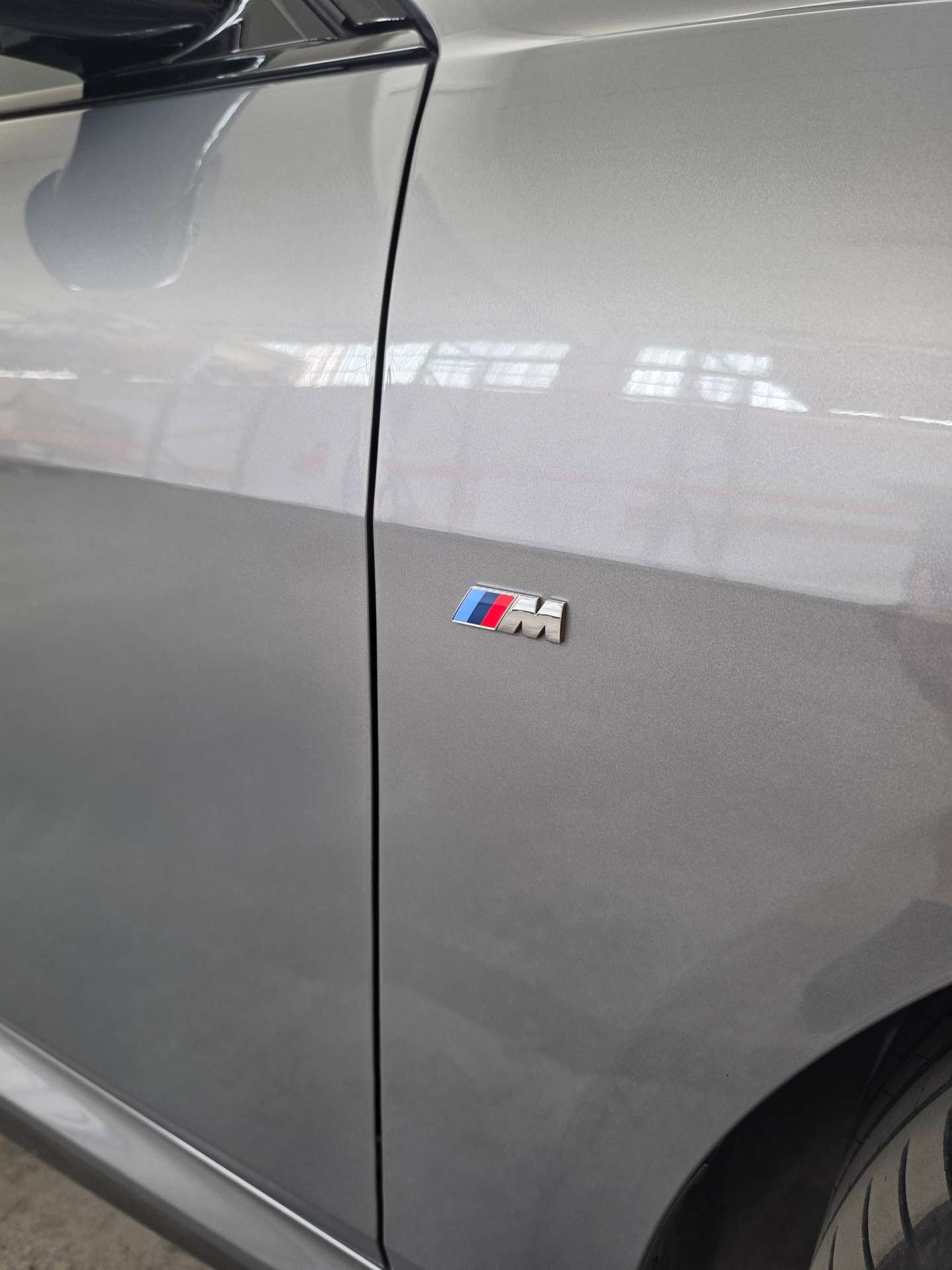 Vehicle photo 12