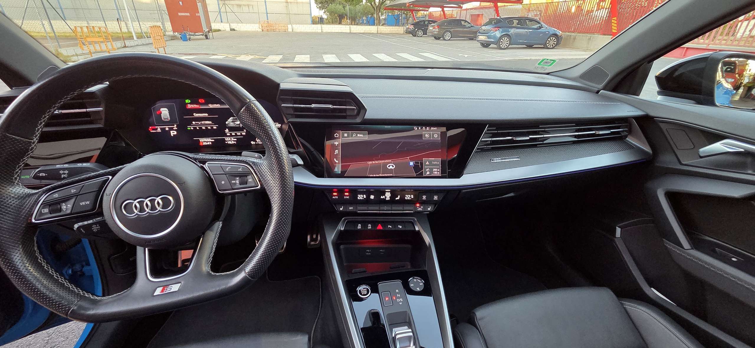 Vehicle photo 11