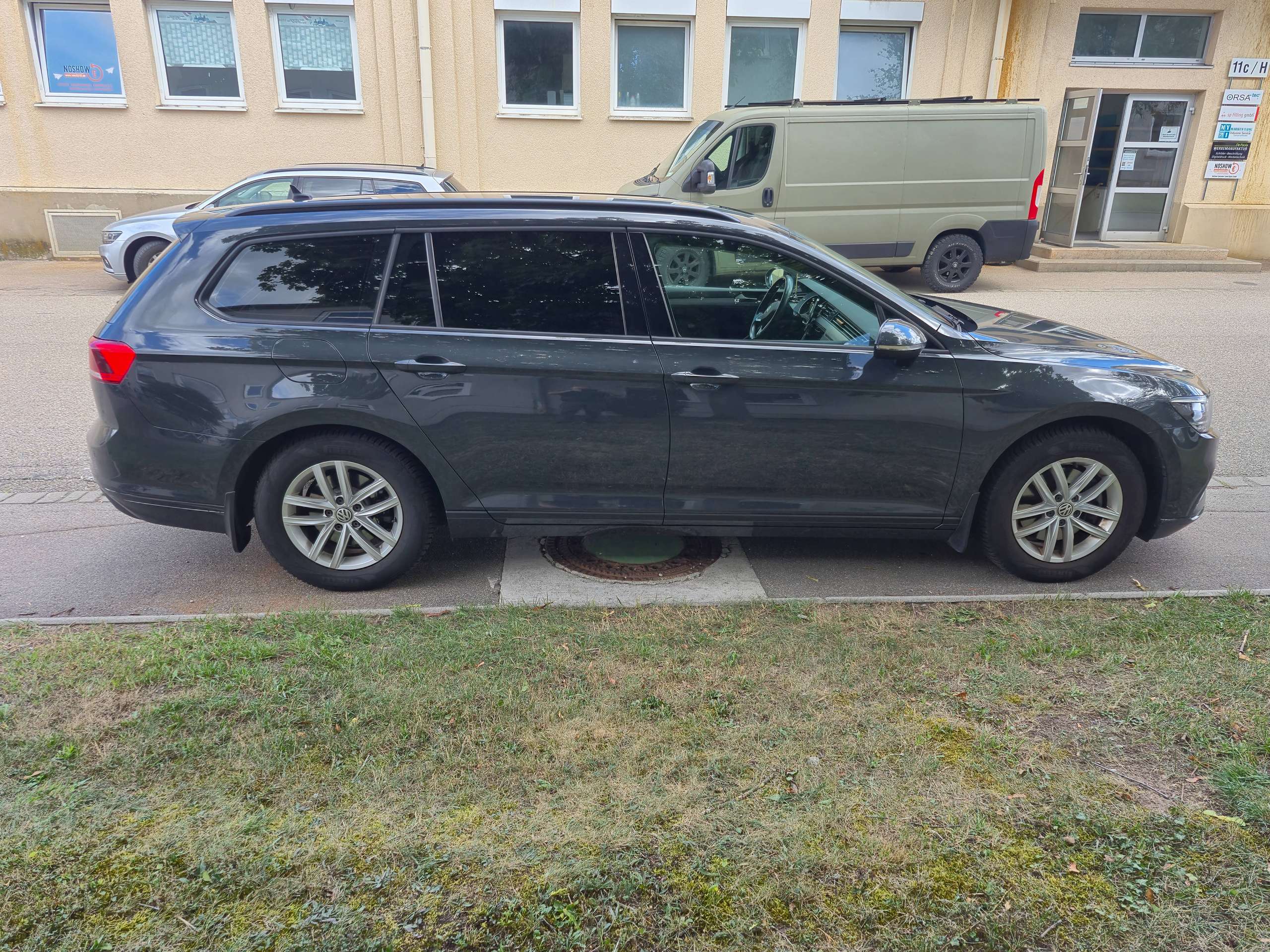 Vehicle photo 2