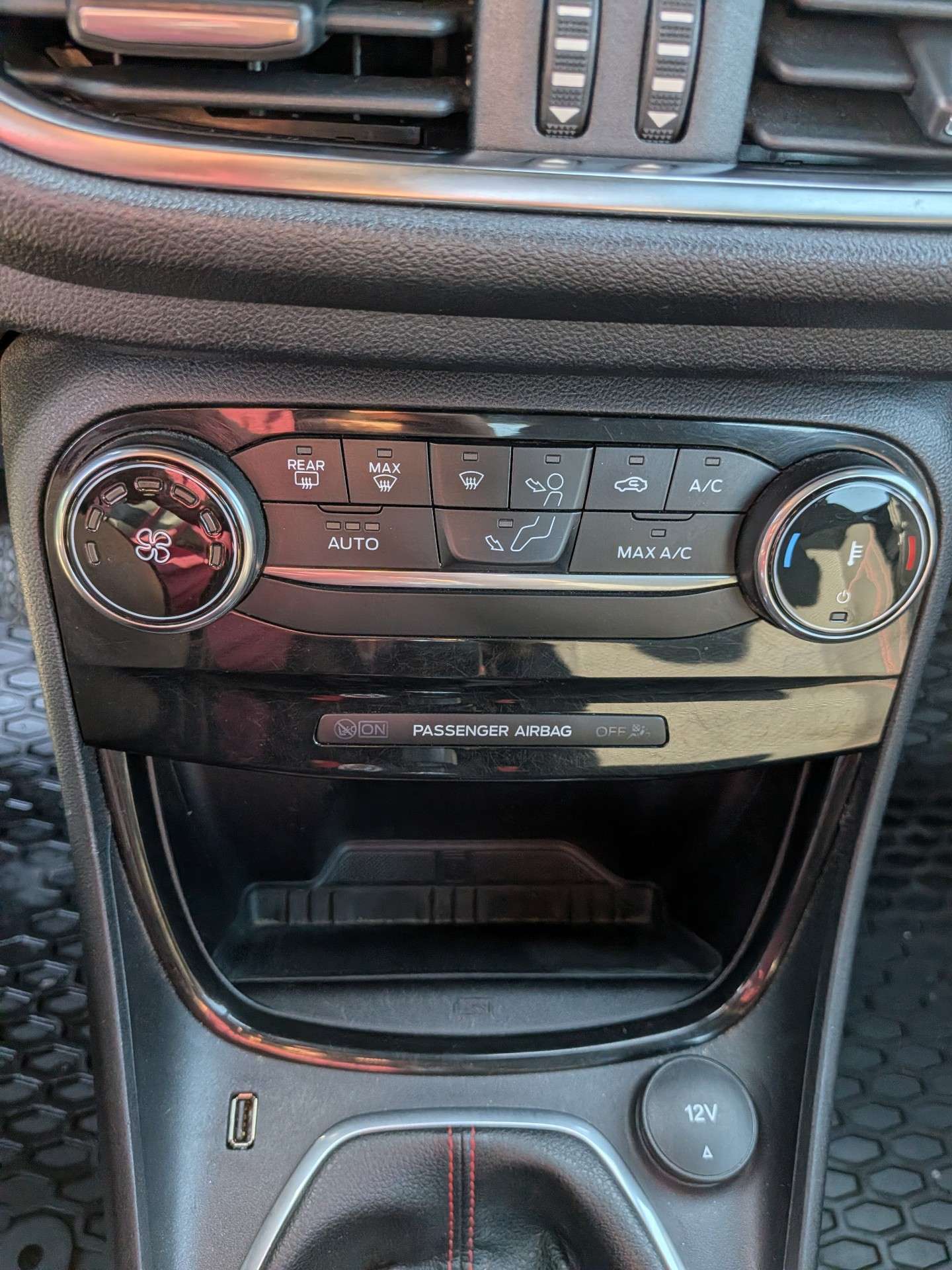 Vehicle photo 15