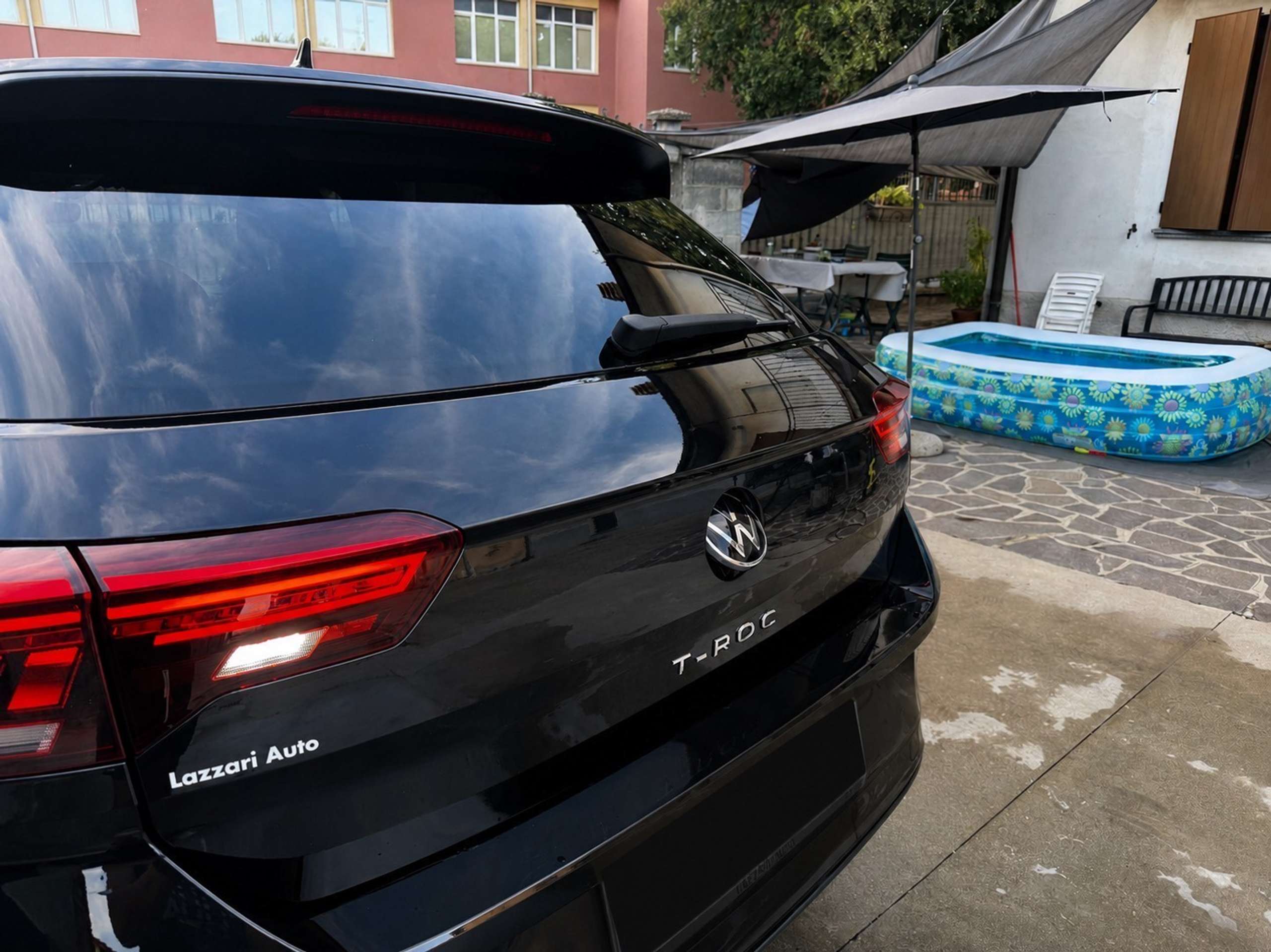 Vehicle photo 6