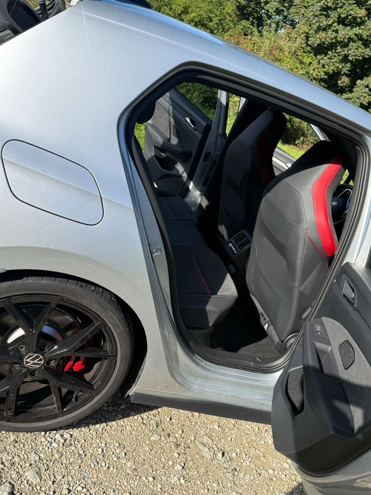 Vehicle photo 4