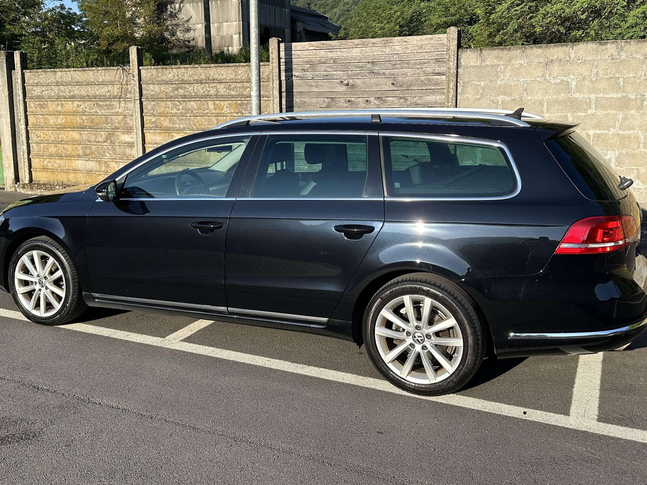 Vehicle photo 8