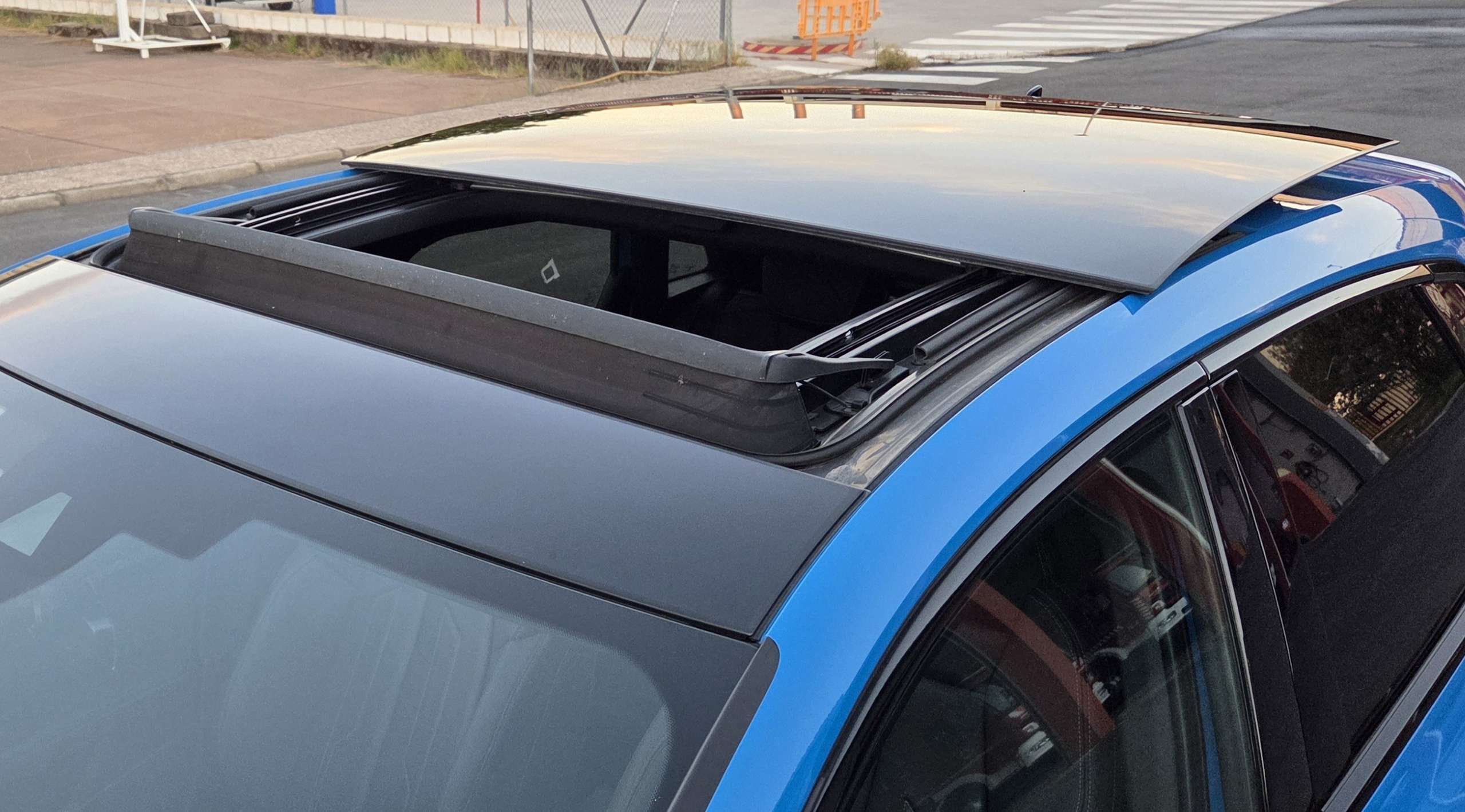 Vehicle photo 9
