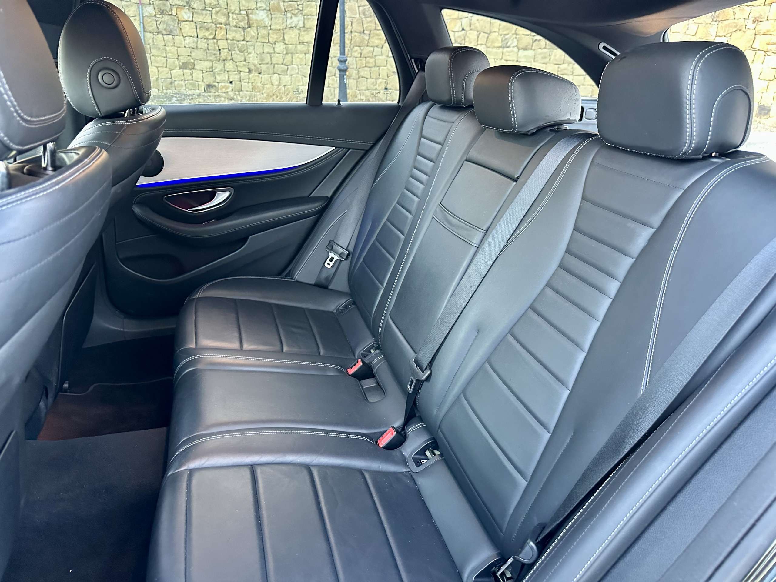 Vehicle photo 18