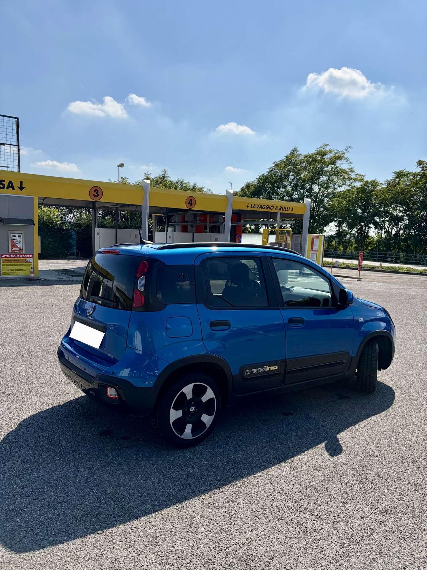 Vehicle photo 4