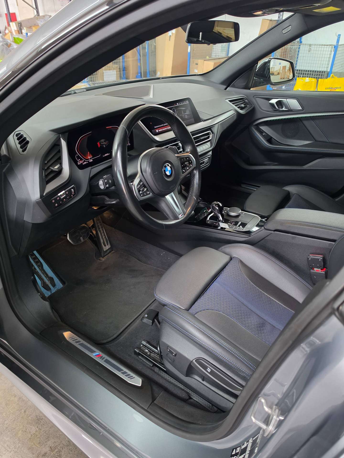 Vehicle photo 10