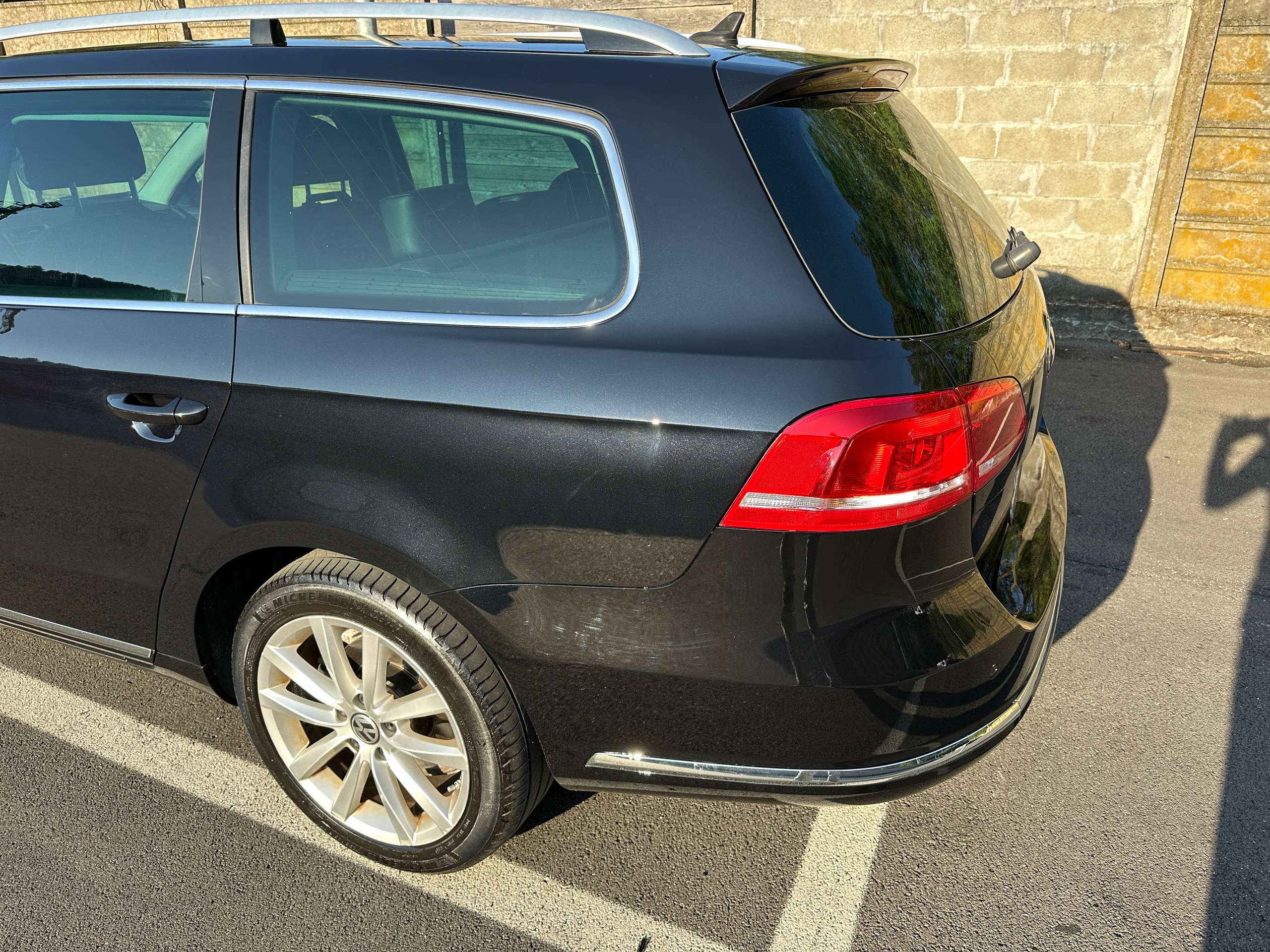Vehicle photo 9