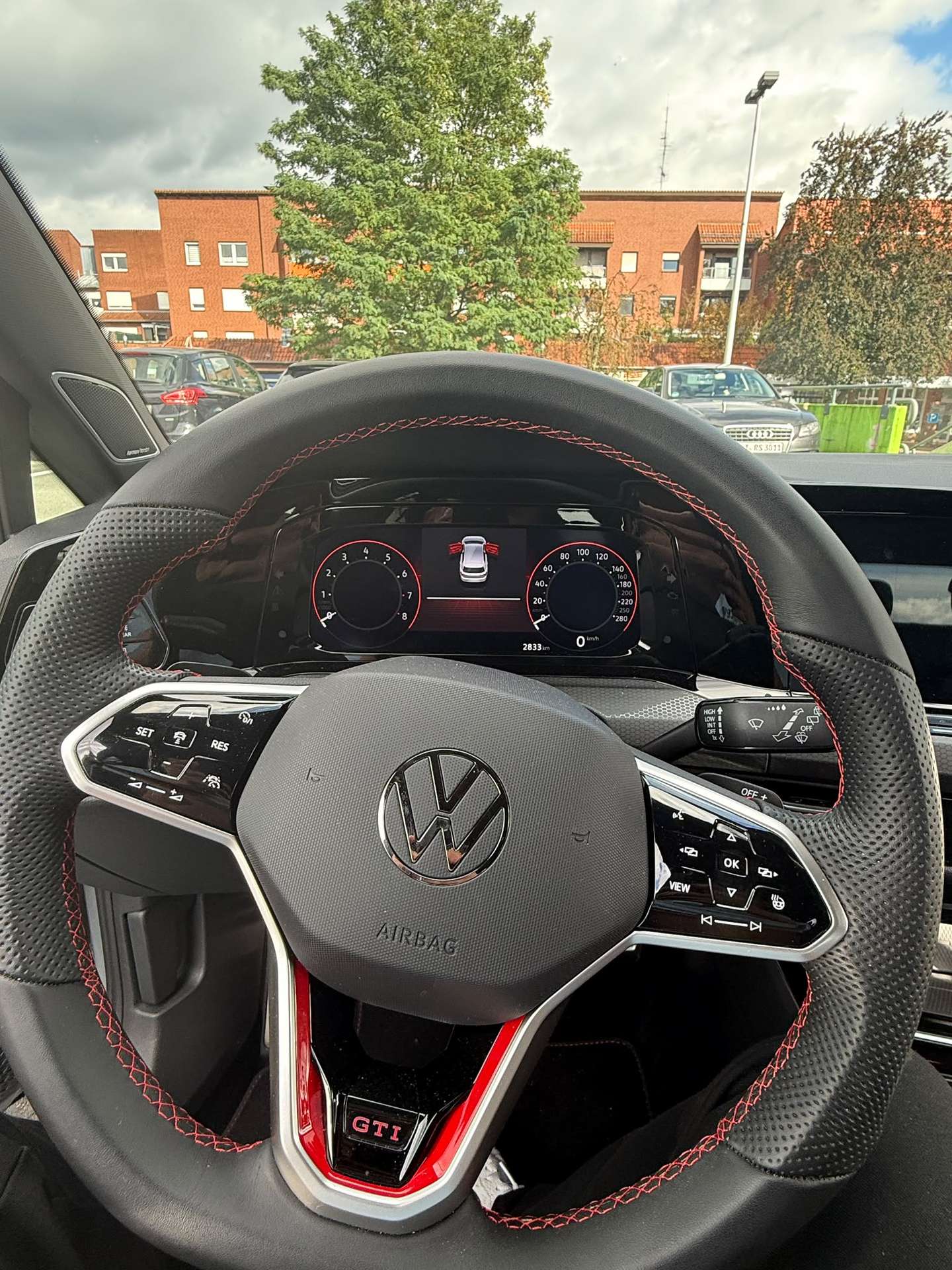 Vehicle photo 10