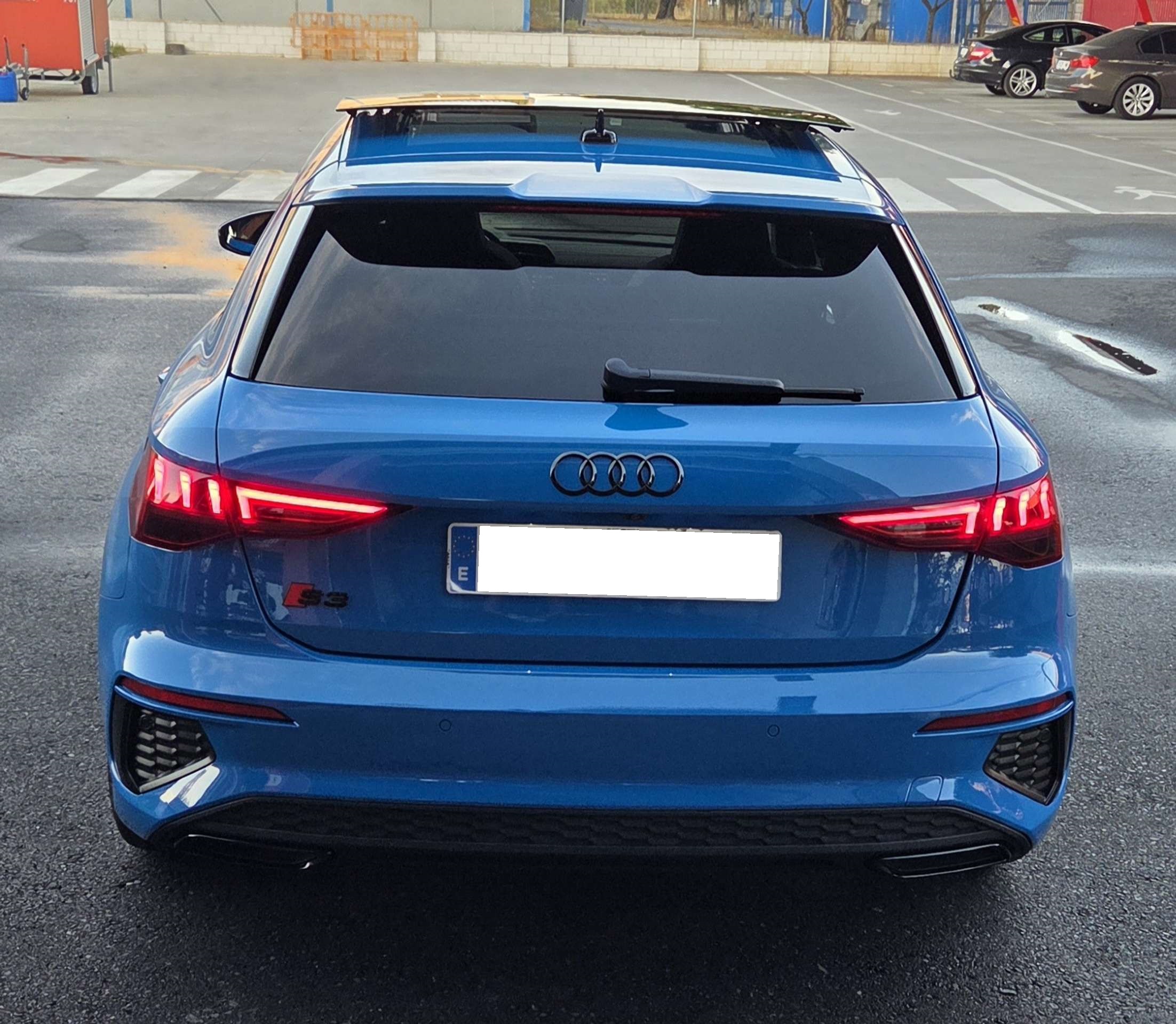 Vehicle photo 7