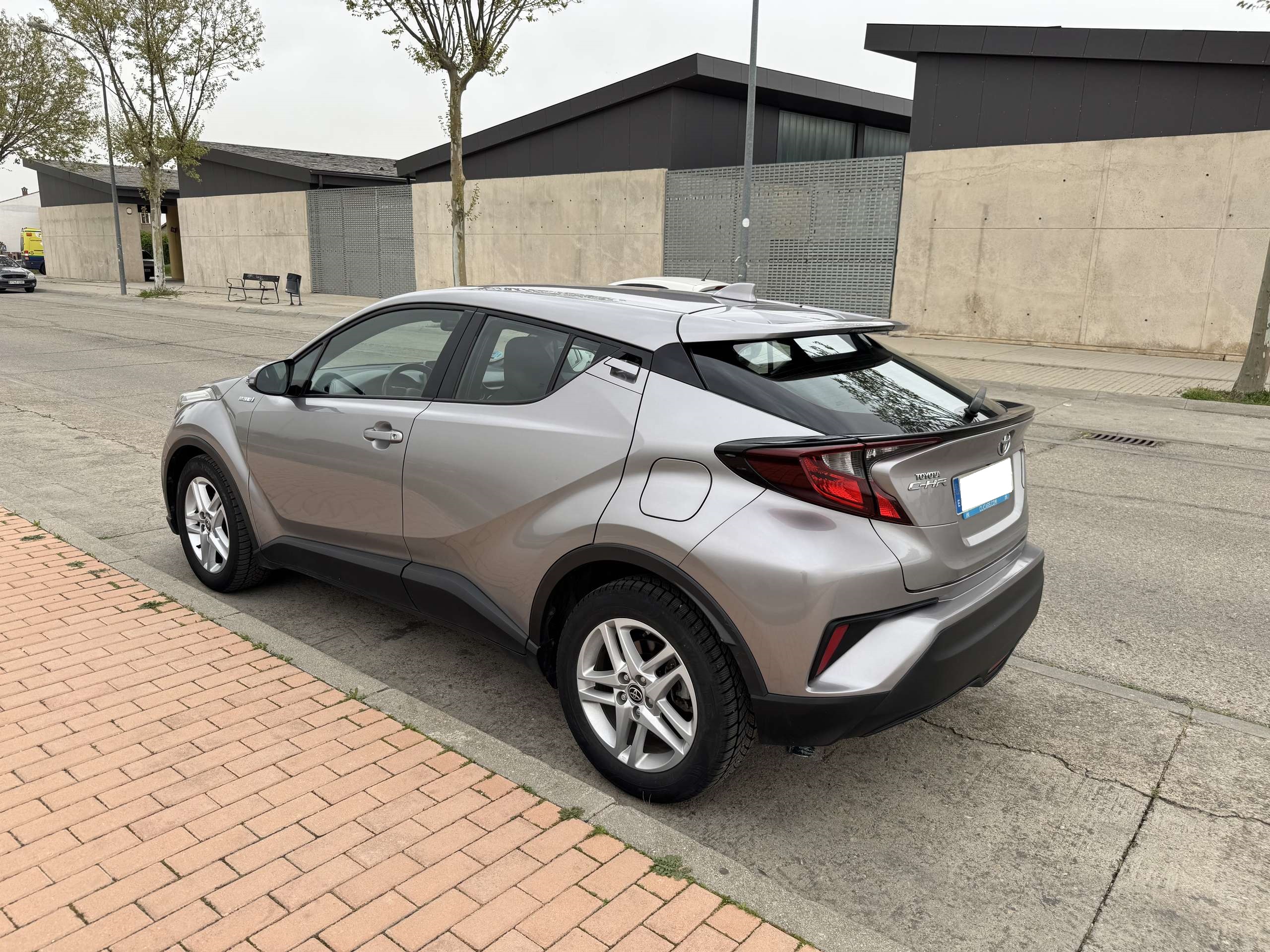 Vehicle photo 4
