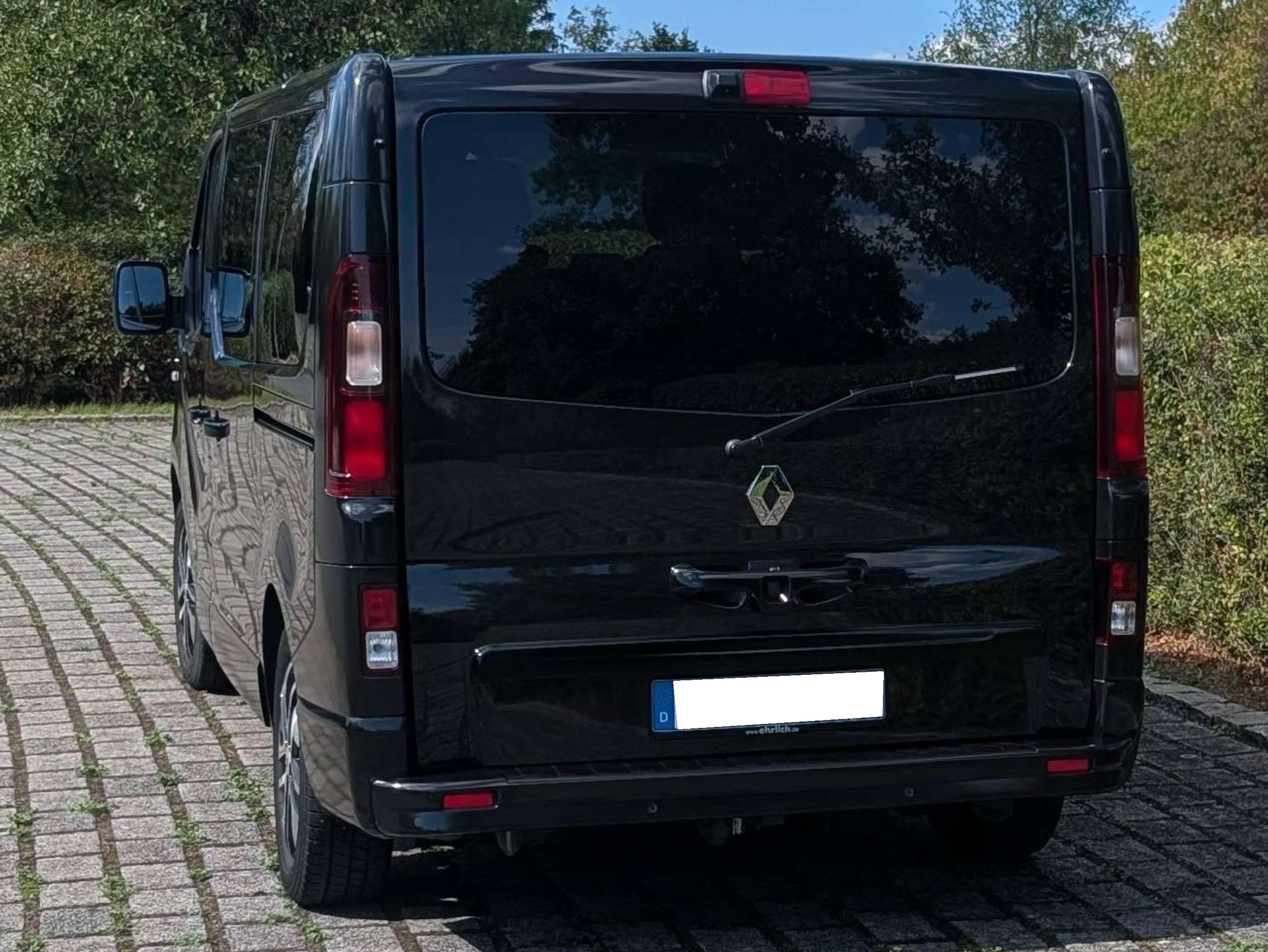 Vehicle photo 4