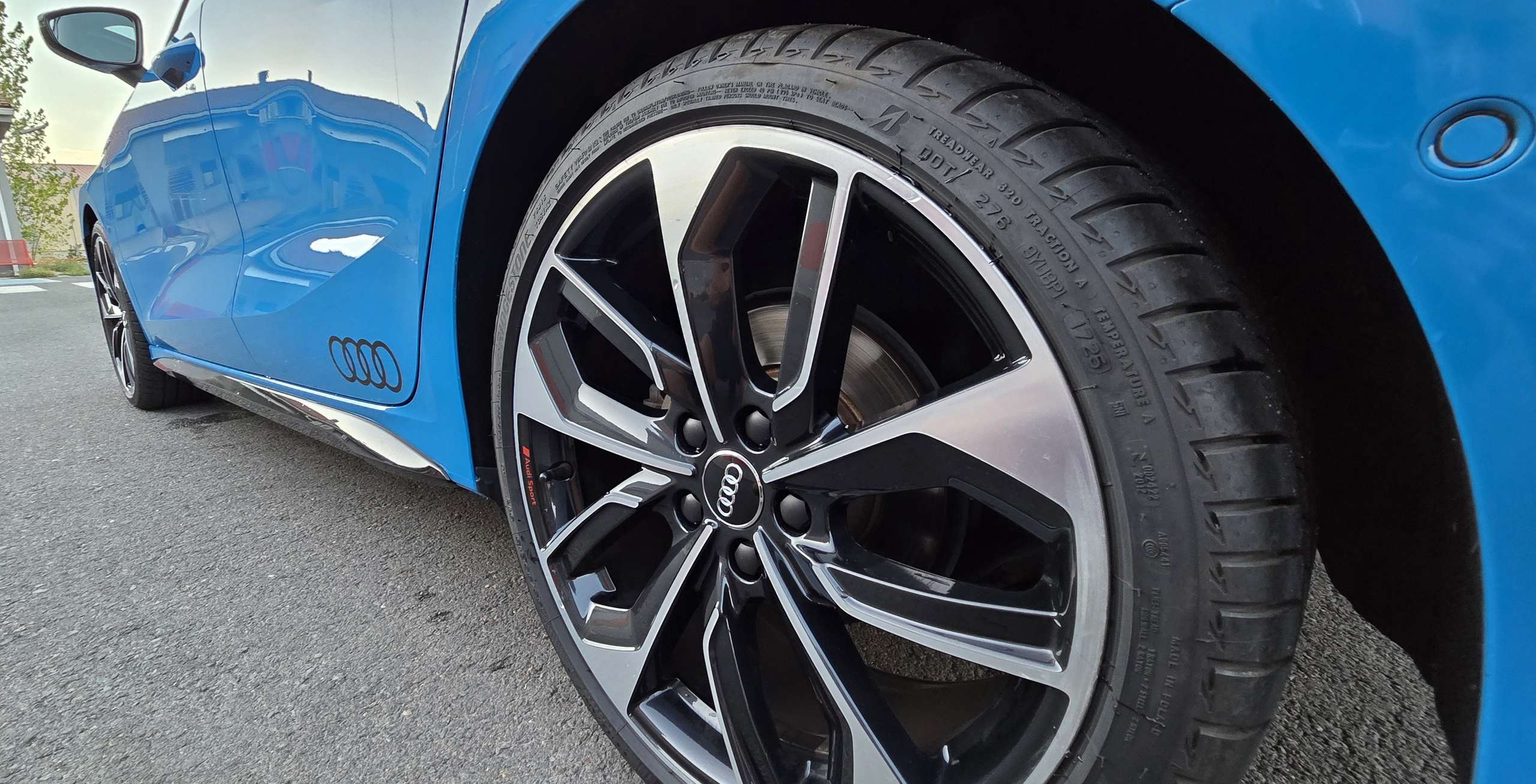 Vehicle photo 19