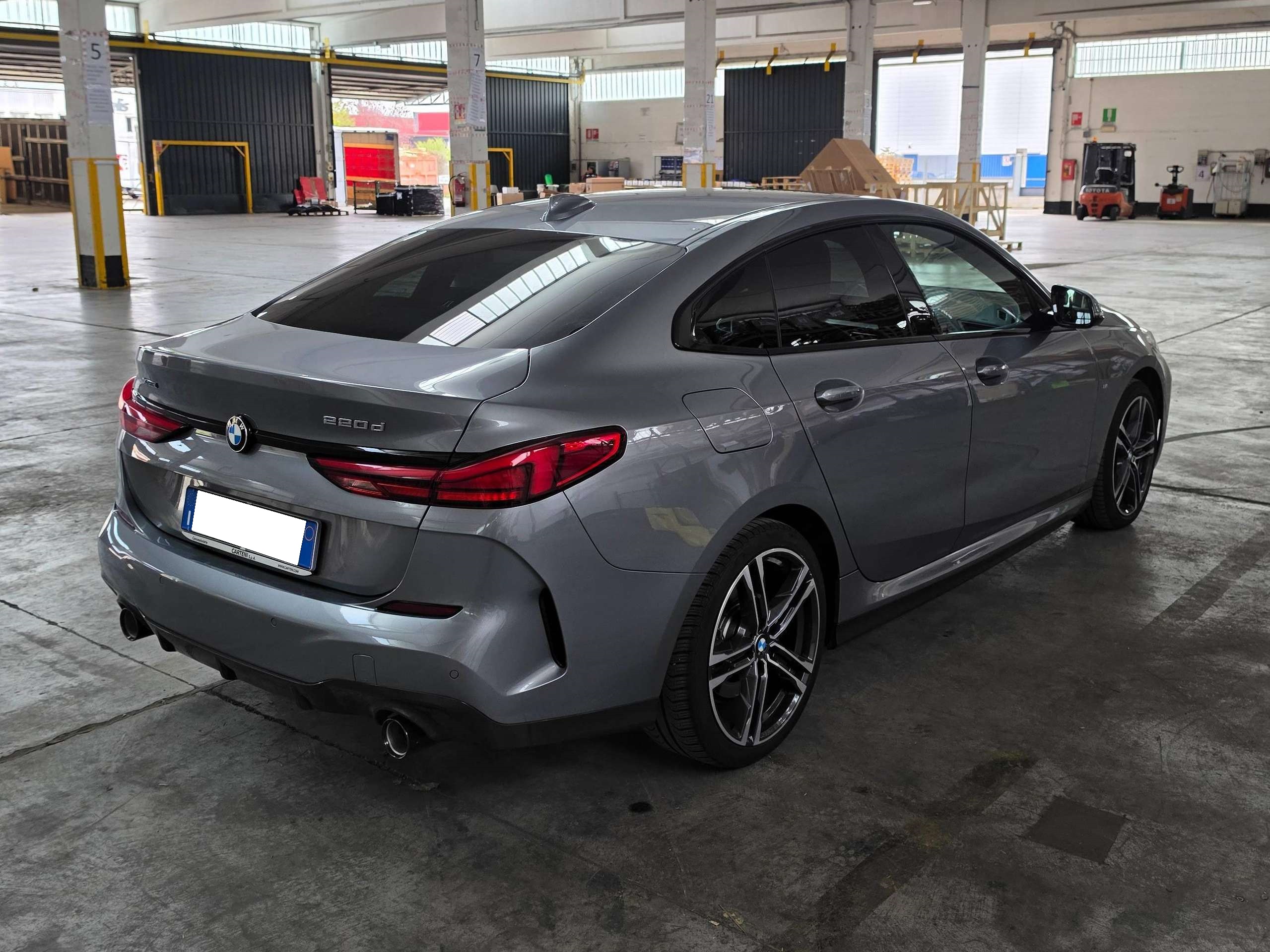 Vehicle photo 14