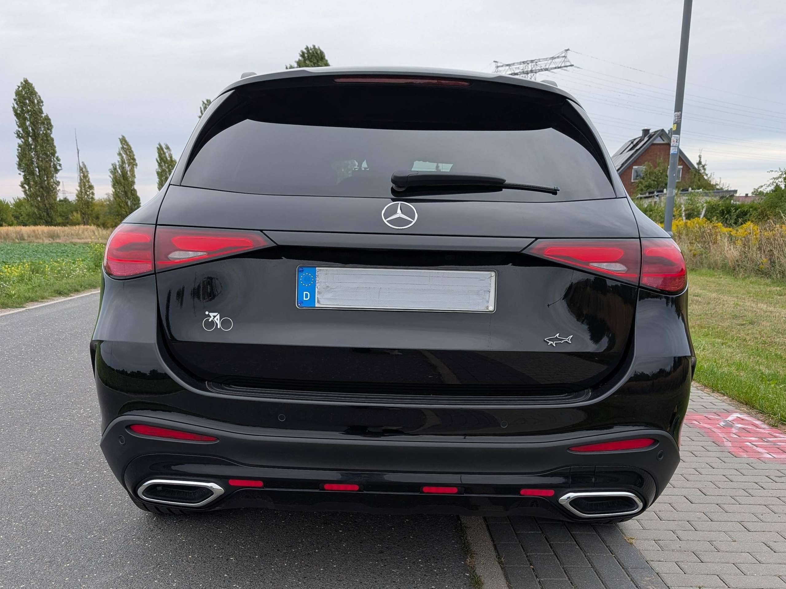 Vehicle photo 9