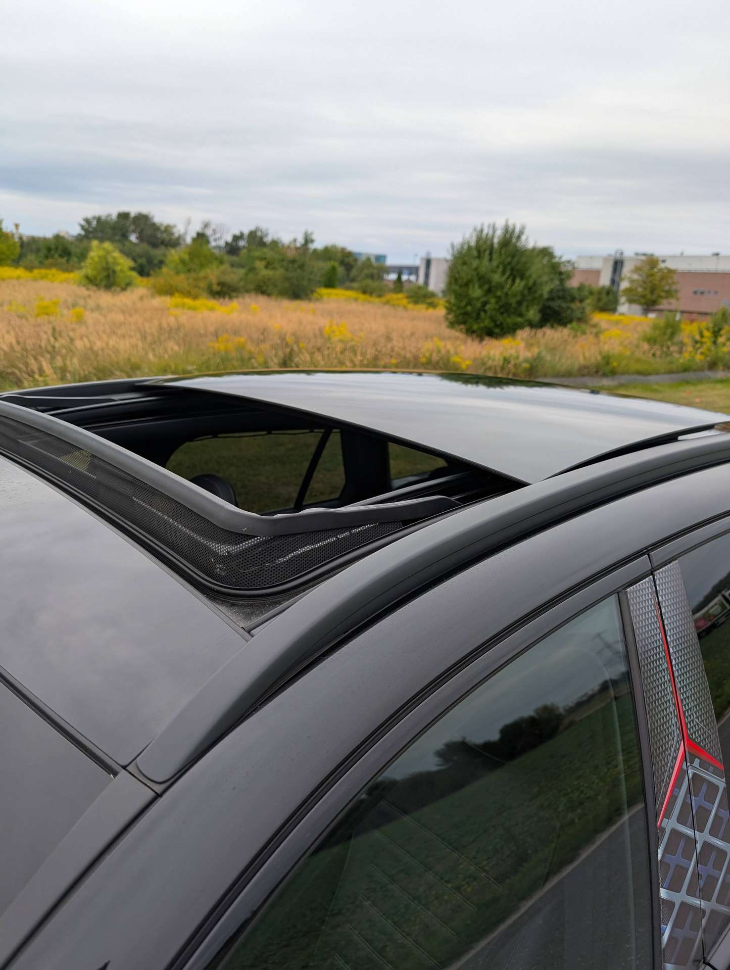 Vehicle photo 16