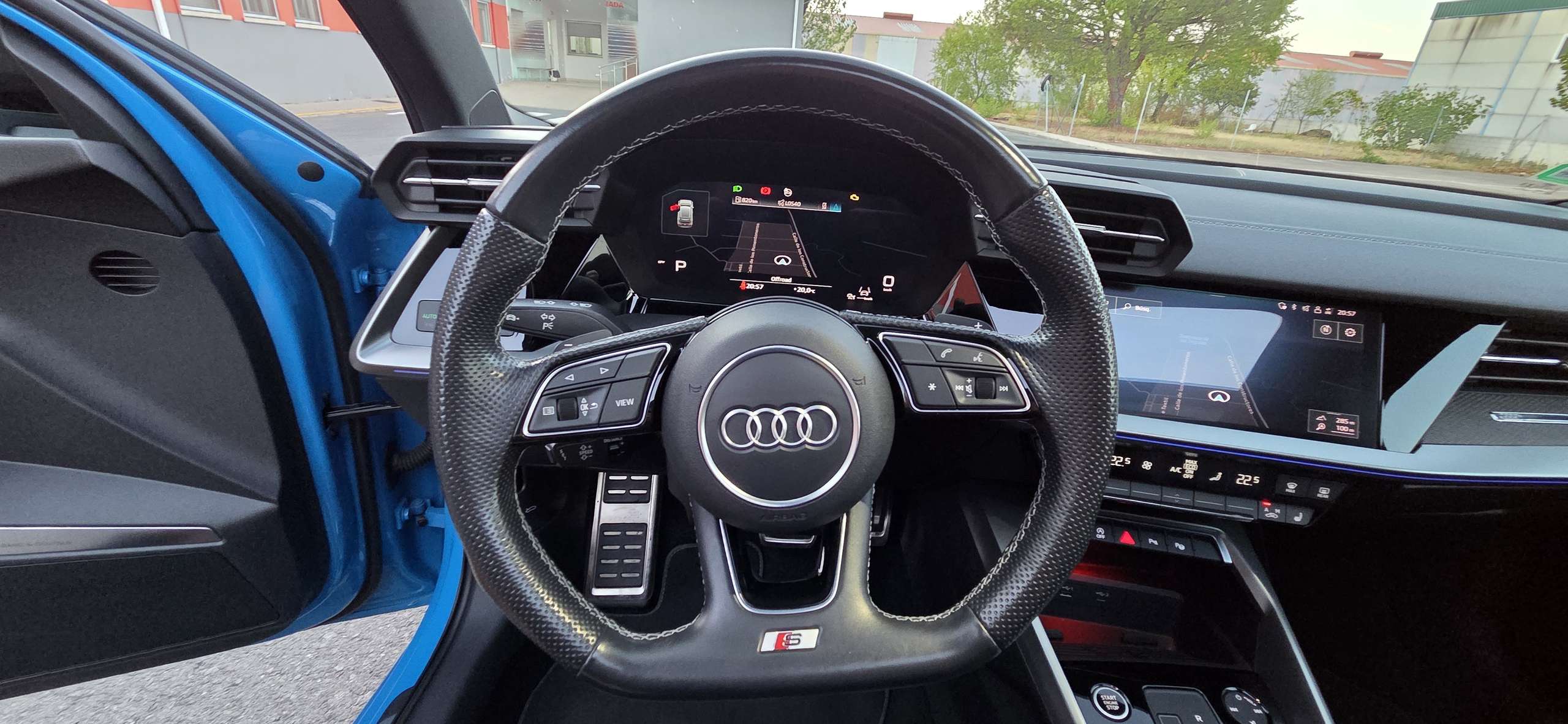 Vehicle photo 10