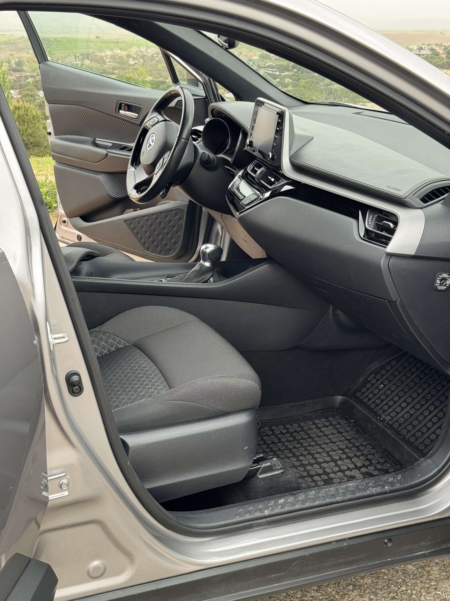 Vehicle photo 12