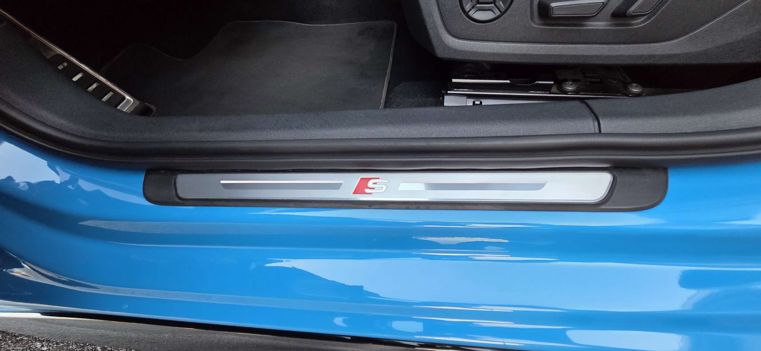 Vehicle photo 15