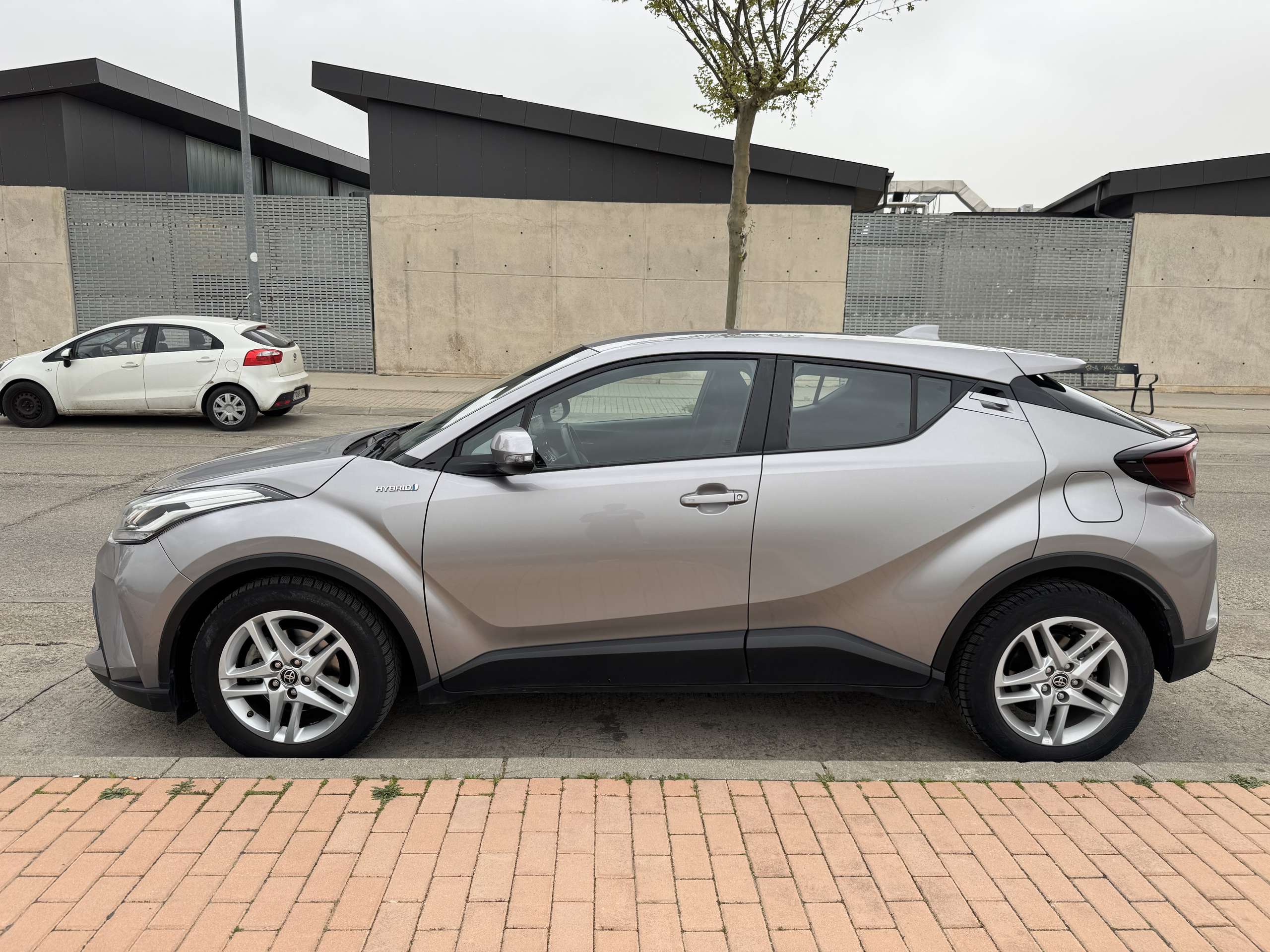 Vehicle photo 5