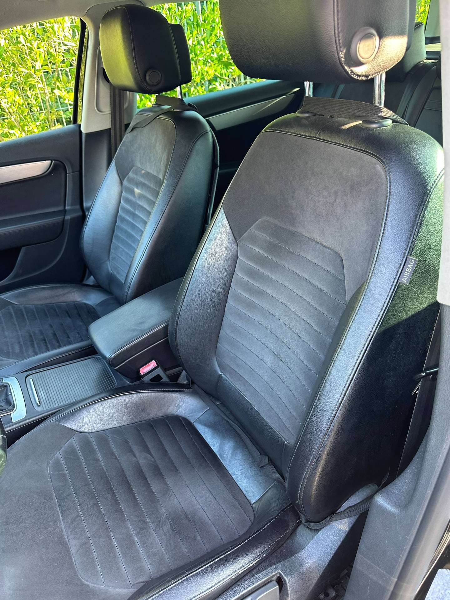 Vehicle photo 28