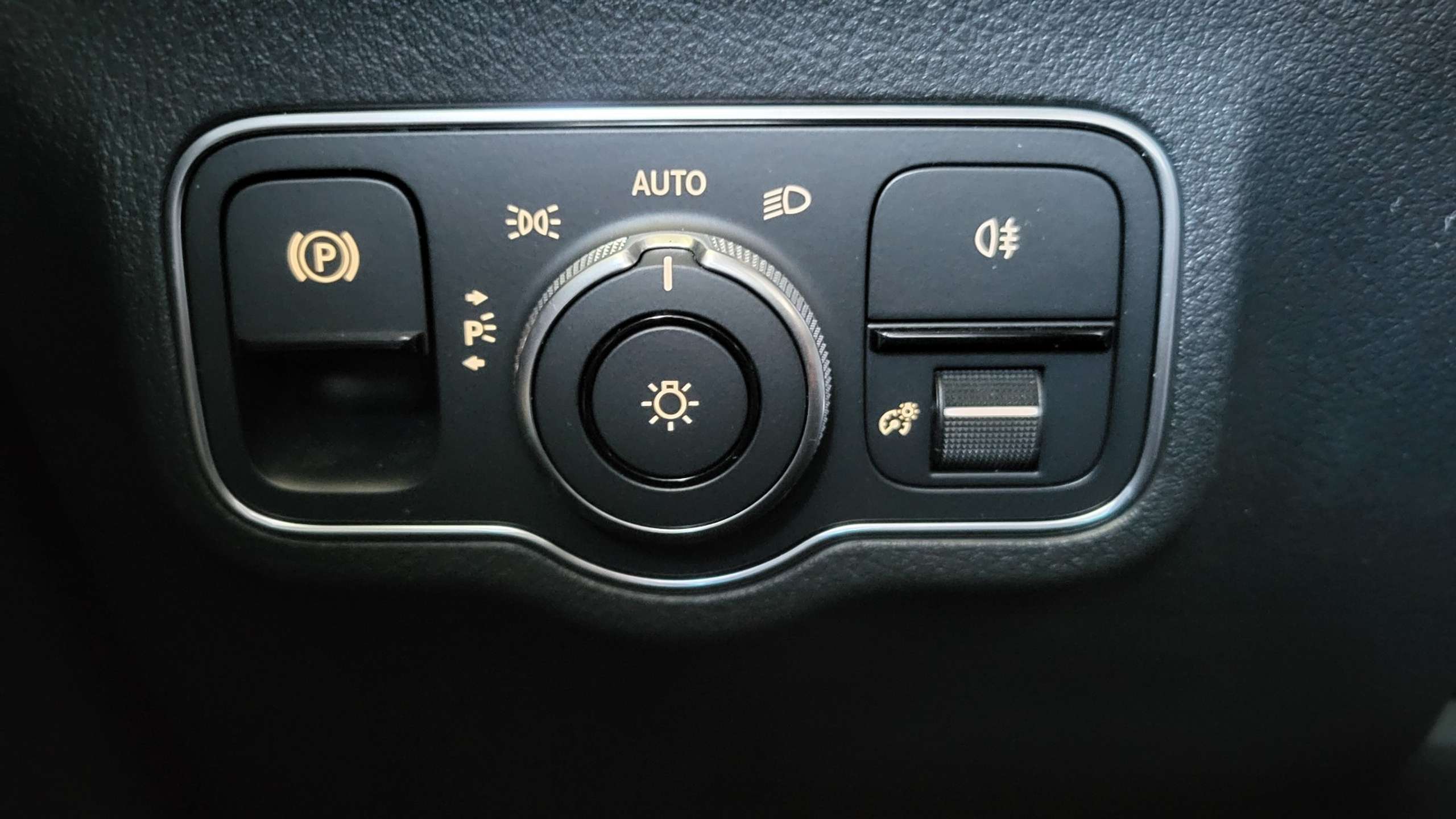 Vehicle photo 11