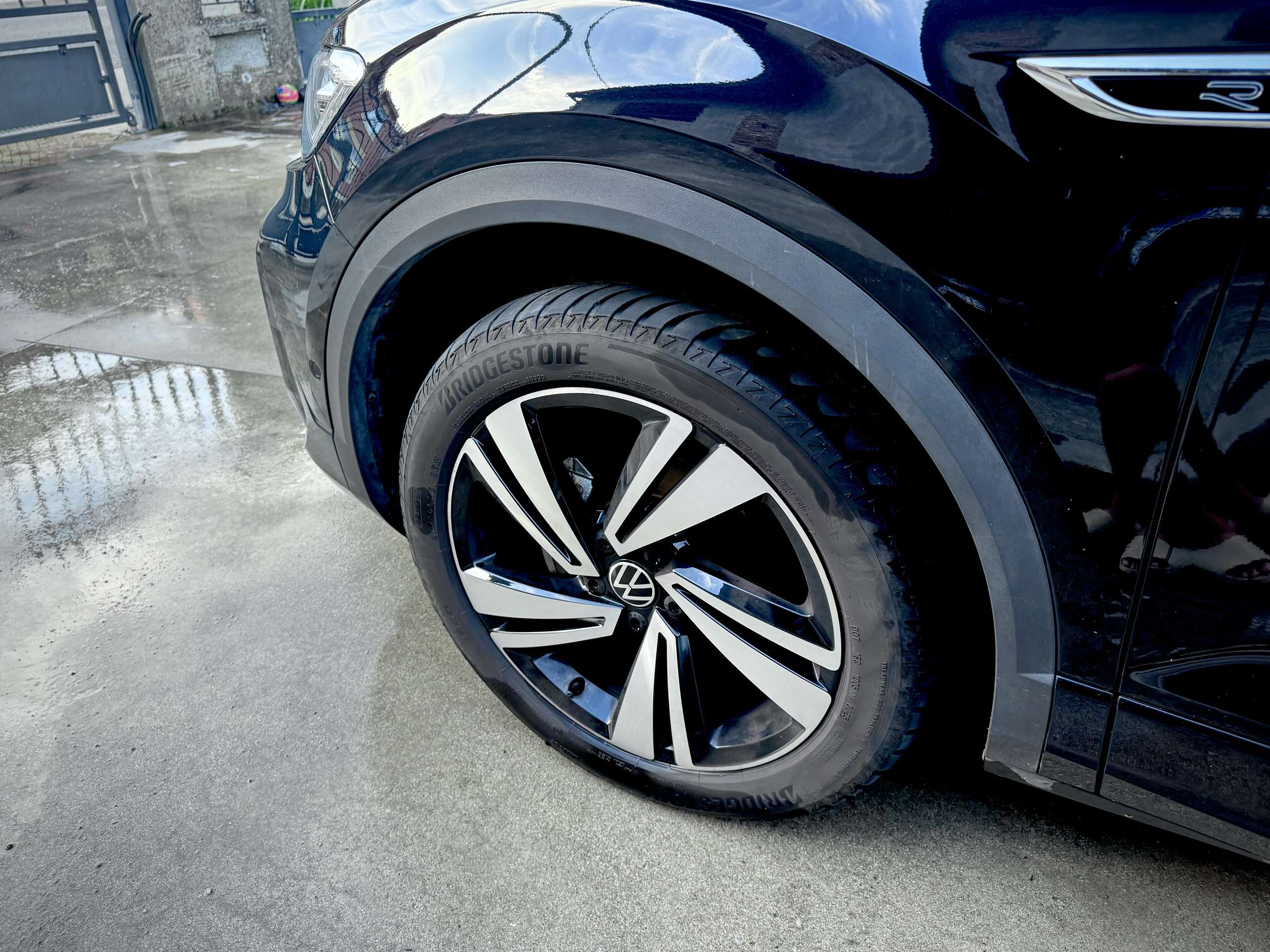 Vehicle photo 8