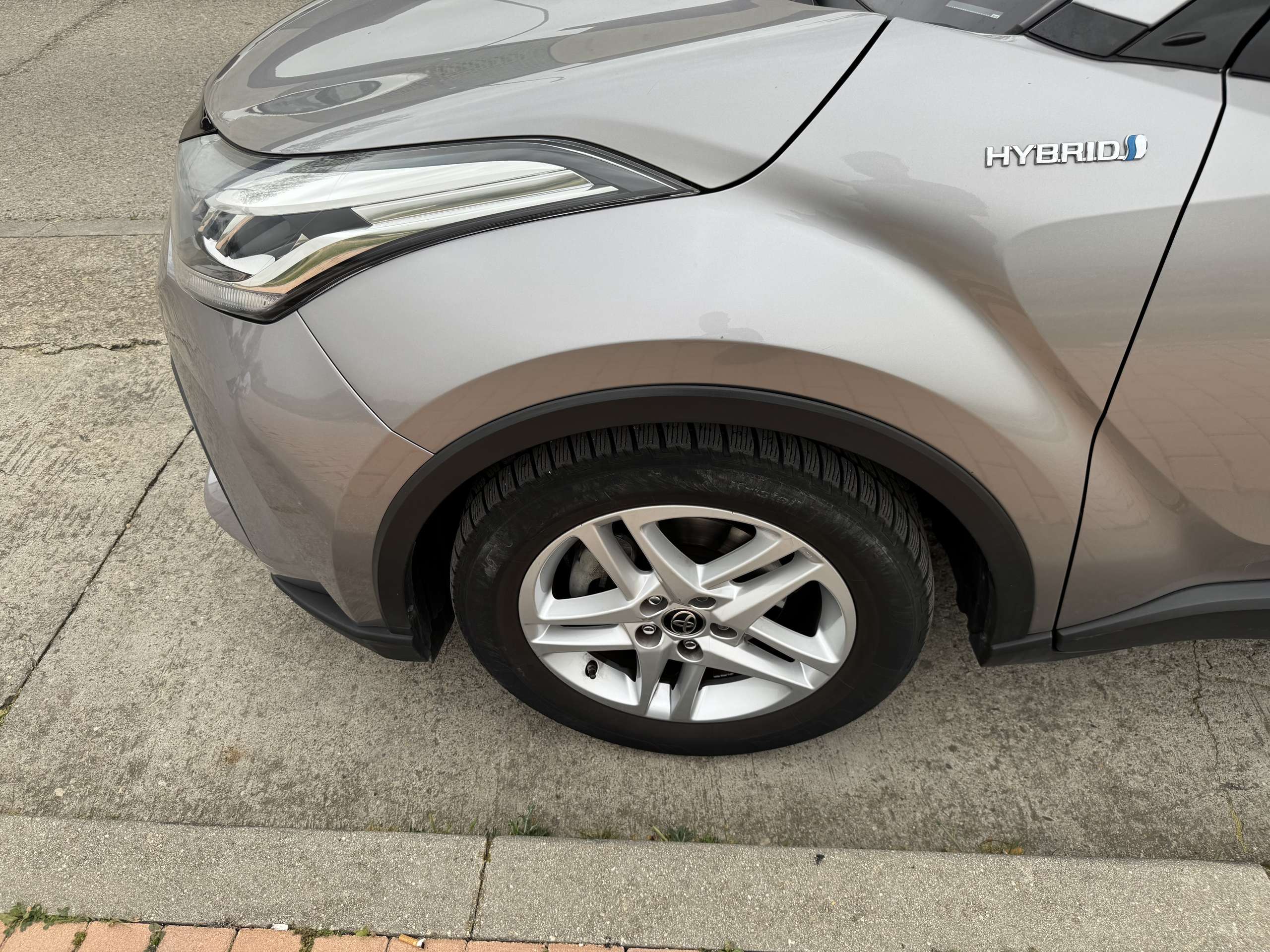 Vehicle photo 9