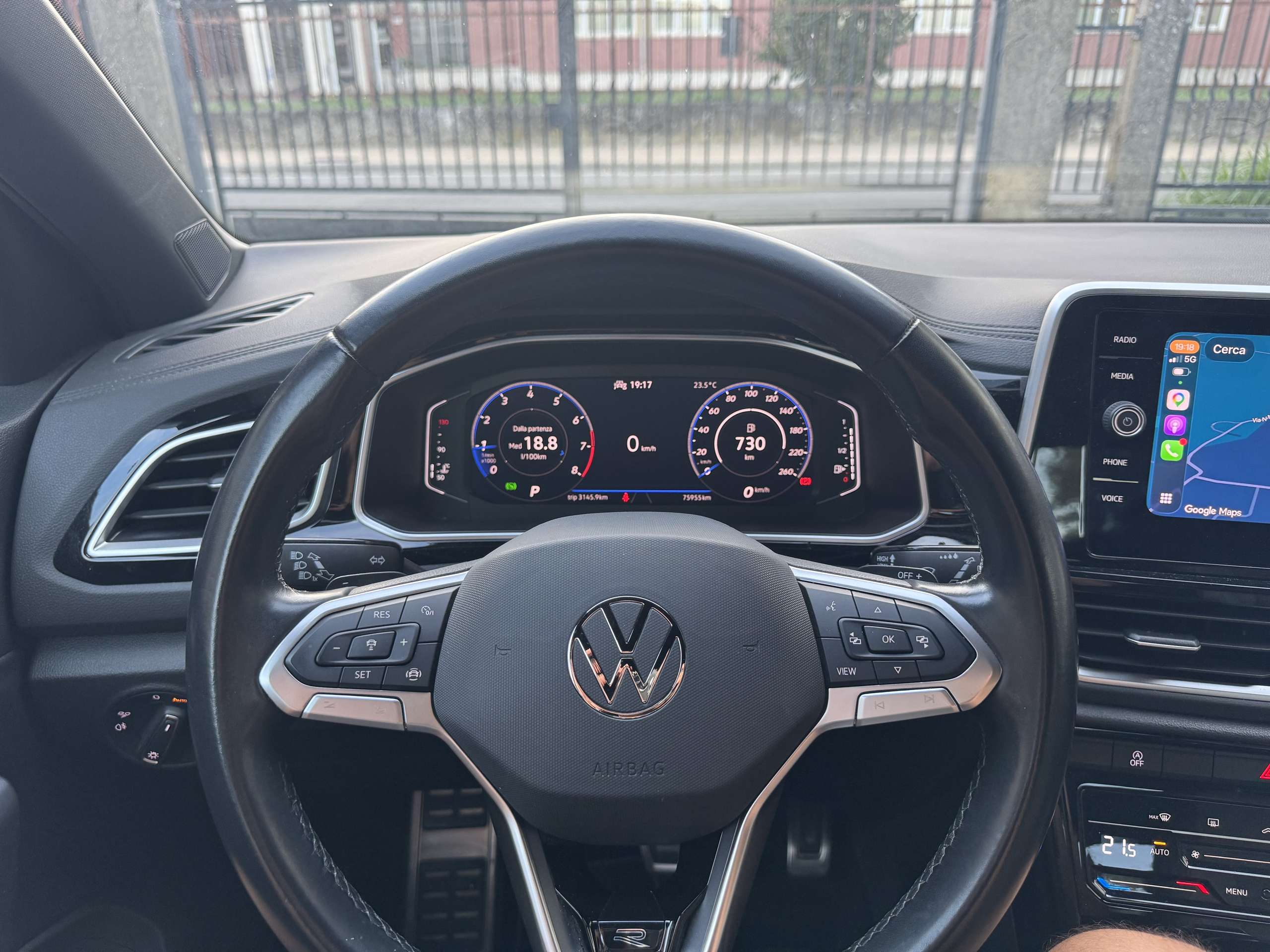 Vehicle photo 14