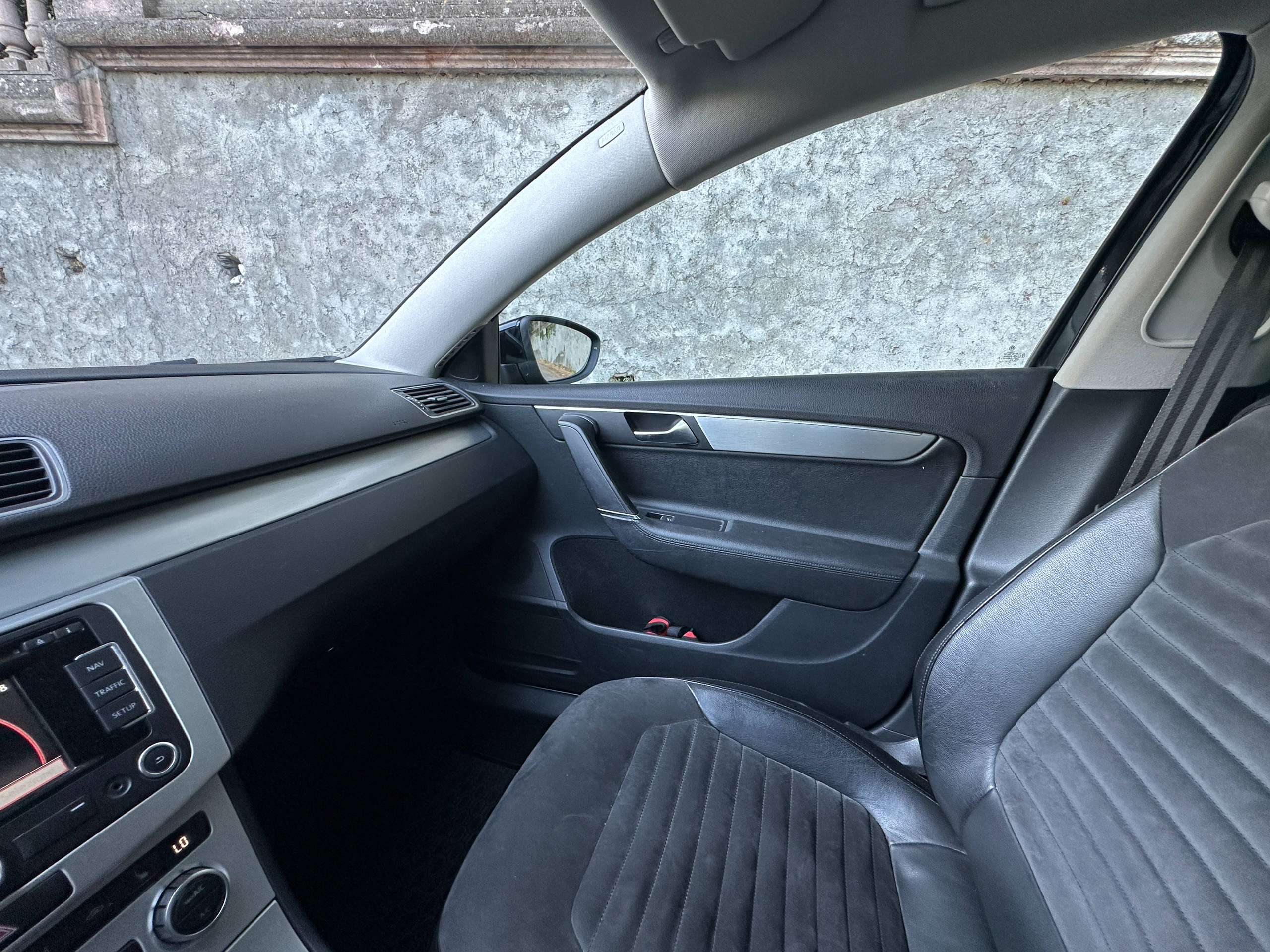 Vehicle photo 25
